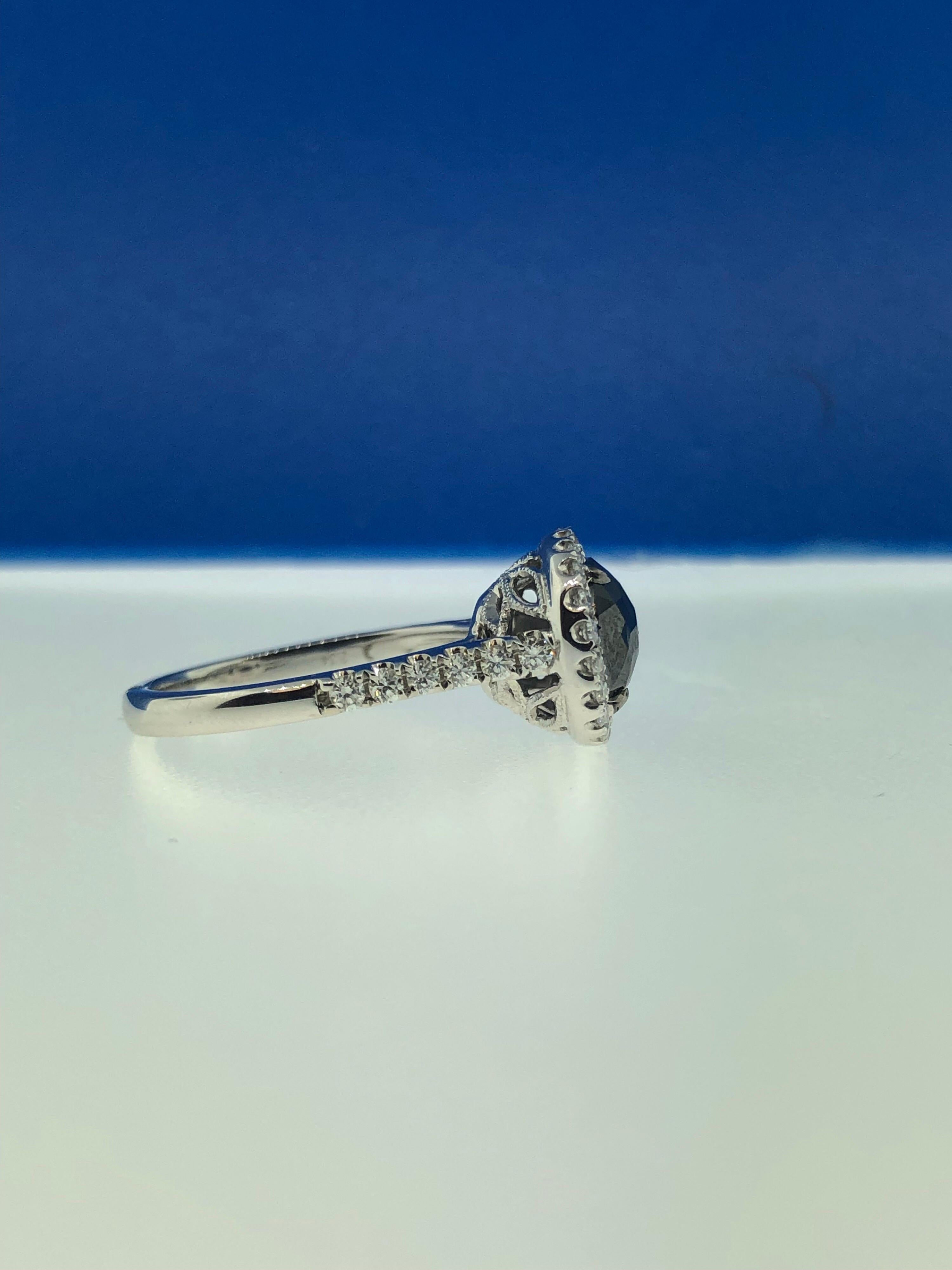 2.34 Karat Schwarzer und weißer Diamant-Cocktailring im Rosenschliff im Zustand „Neu“ im Angebot in Great Neck, NY