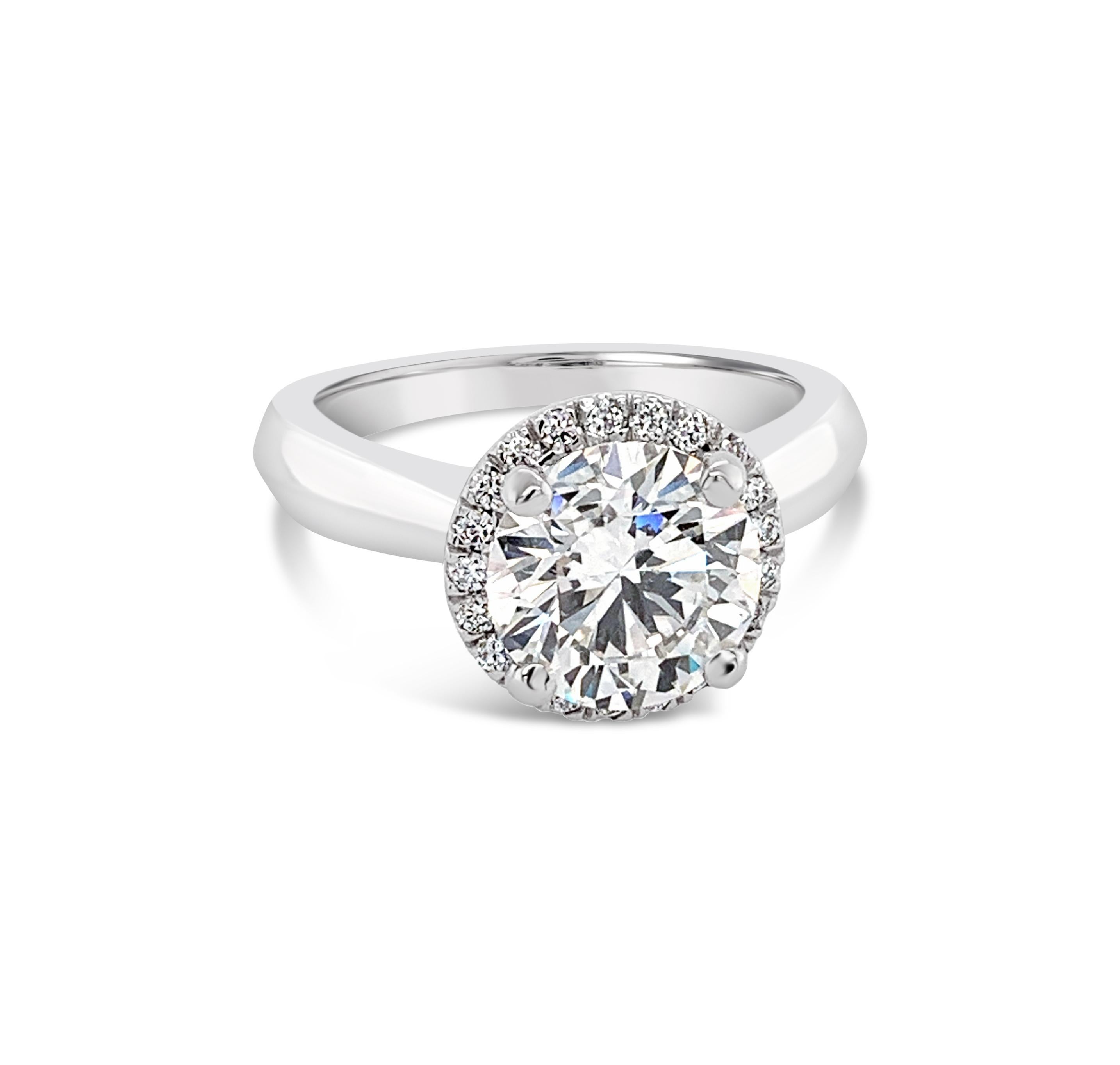 2.34 Karat runder Brillant-Diamant-Halo-Ring aus Platin im Zustand „Gut“ im Angebot in Delray Beach, FL