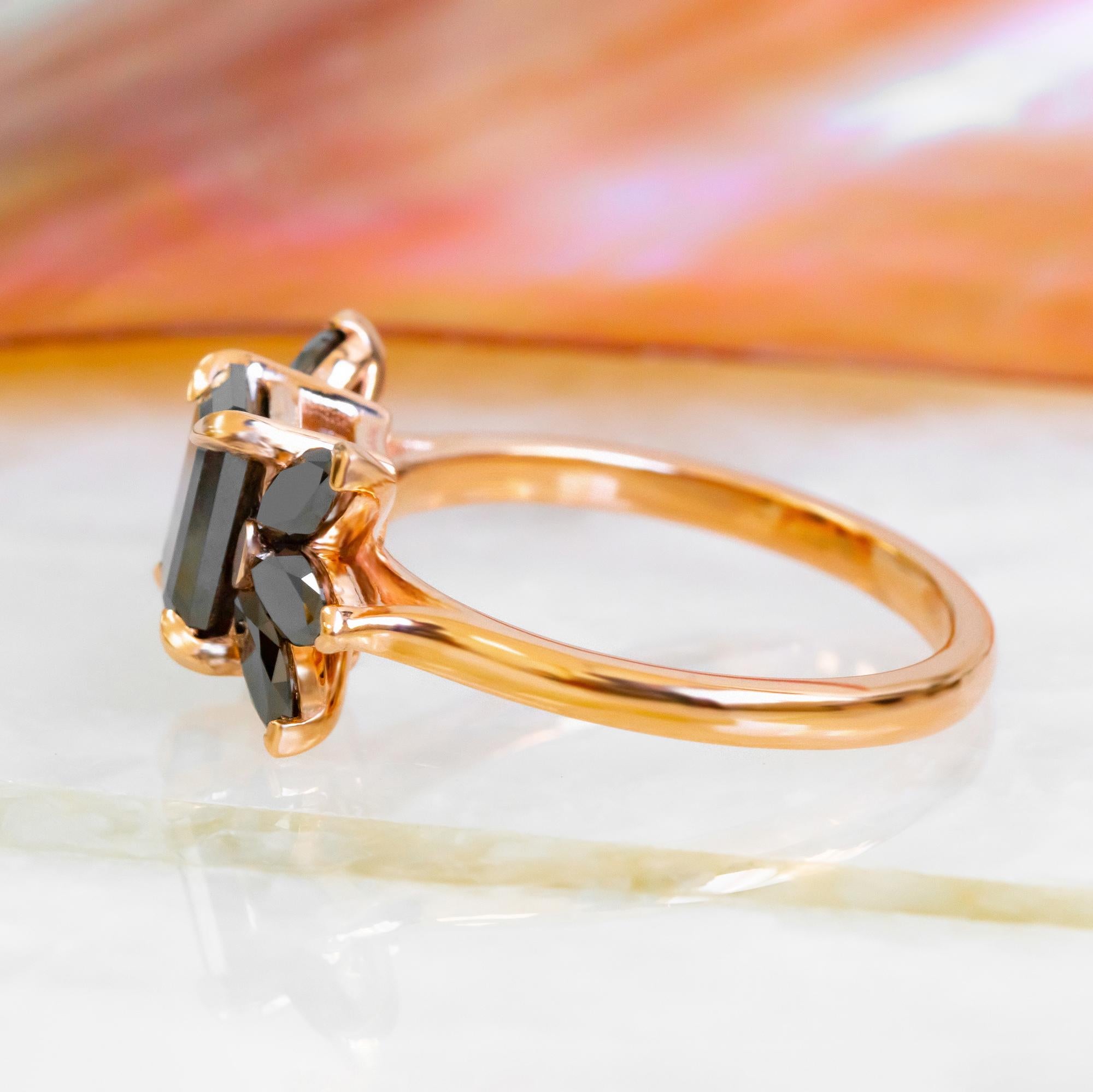 Schöner schwarzer Smaragd Diamant Verlobungsring mit natürlichen schwarzen Diamanten in 14K Rose Gold Cluster Ring, Smaragd und Marquise schwarzer Diamant
DianRafaelJewelry Einzigartige Black Ice Kollektion

---------Item