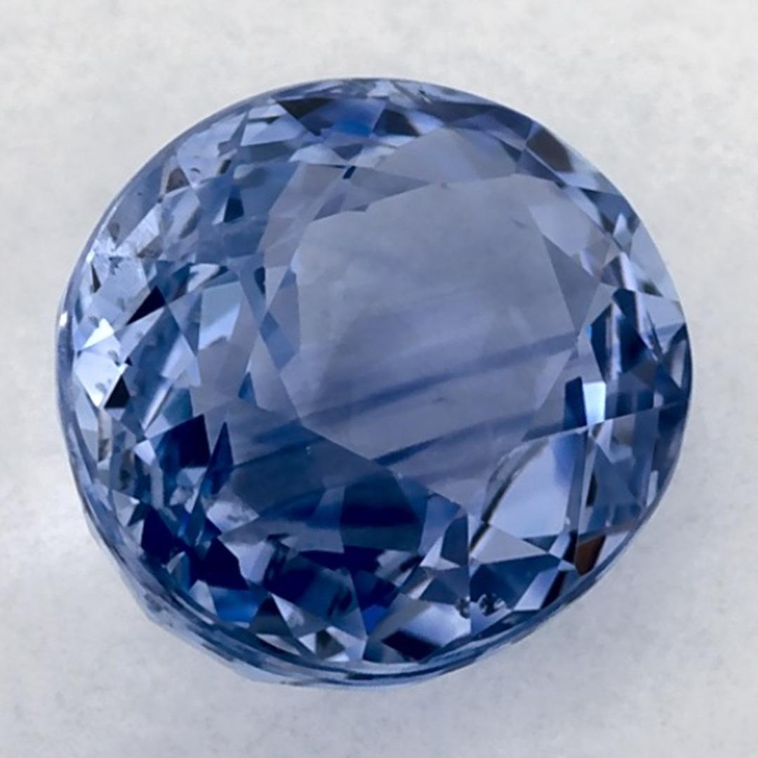 Dieser natürliche blaue Saphir bietet Eleganz und Raffinesse. Mit seiner satten Farbsättigung und seinem präzisen Schliff ist er das perfekte Herzstück für einen Verlobungsring oder ein luxuriöses Schmuckdesign.

Dieser Saphir stammt aus Sri Lanka