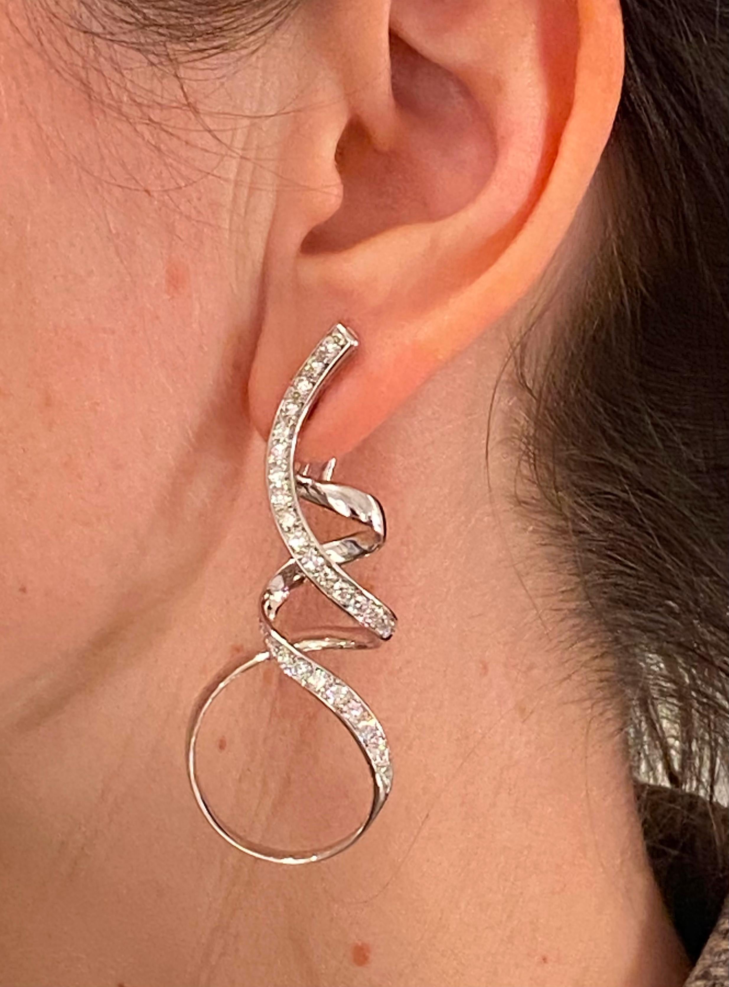 Taille ronde Scavia - Boucles d'oreilles clips en or blanc 18 carats avec pavés de 2,34 carats de diamants en vente