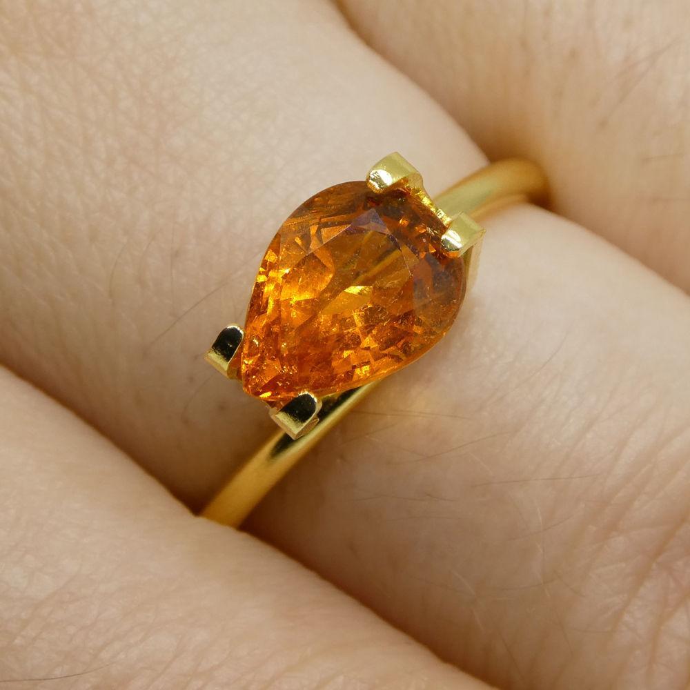 Descrizione:

Tipo di gemma: Granato Spessartite
Numero di pietre: 1
Peso: 2,34 carati
Misure: 8,75x6,59x4,68 mm
Forma: Forma a pera
Stile di taglio Corona: Taglio brillante modificato
Padiglione Stile di Taglio: Taglio a gradini
Trasparenza: