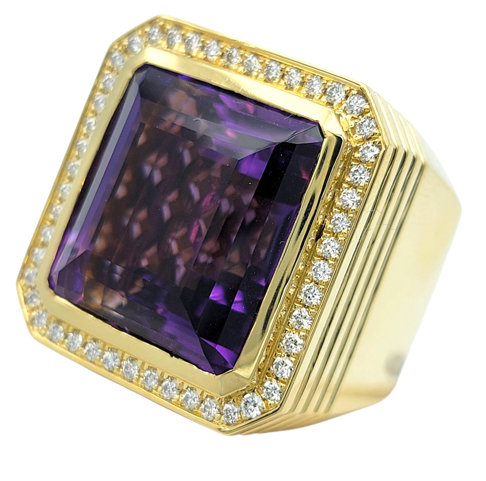 23,40 Karat Smaragdschliff Amethyst und Diamant Halo-Cocktailring aus 18 Karat Gold im Zustand „Gut“ im Angebot in Scottsdale, AZ
