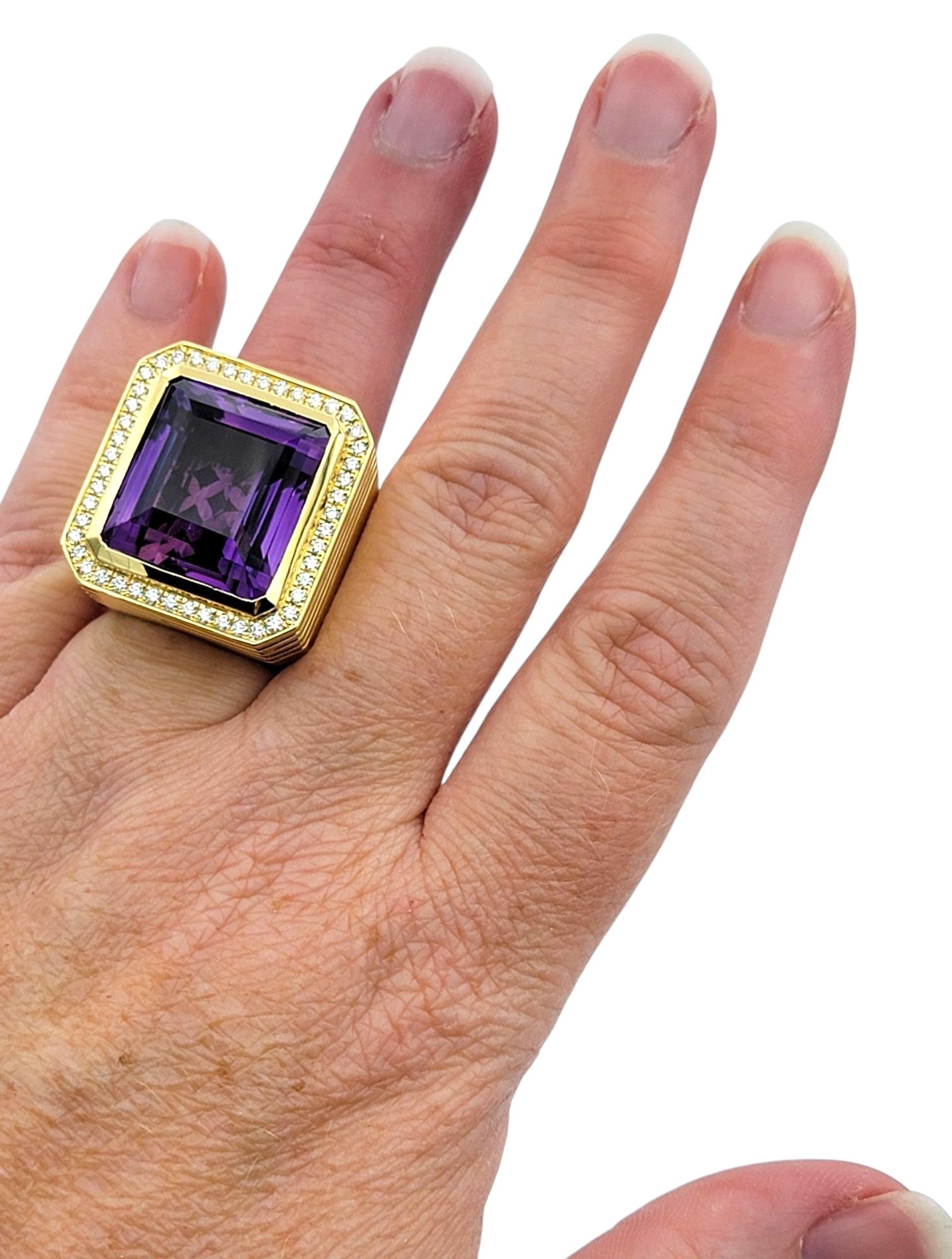 23,40 Karat Smaragdschliff Amethyst und Diamant Halo-Cocktailring aus 18 Karat Gold im Angebot 3