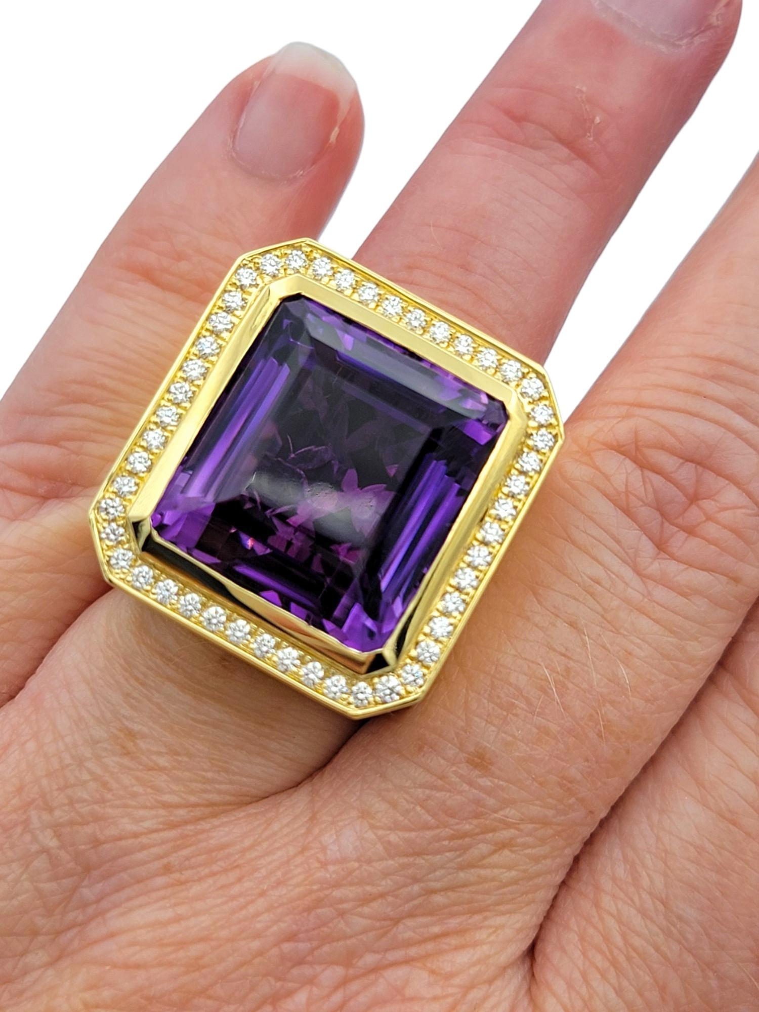 23,40 Karat Smaragdschliff Amethyst und Diamant Halo-Cocktailring aus 18 Karat Gold im Angebot 4