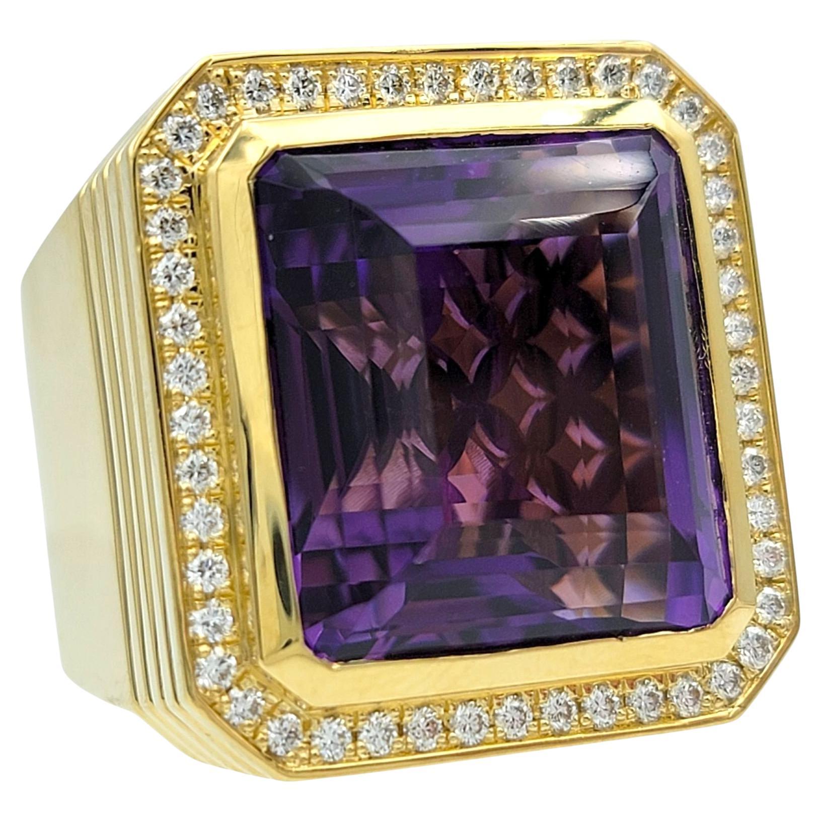 23,40 Karat Smaragdschliff Amethyst und Diamant Halo-Cocktailring aus 18 Karat Gold im Angebot