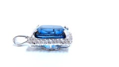 Anhänger mit 23,40 Karat Labor-blauem Saphir im Kissen-Schliff und Diamanten, 14 Karat*