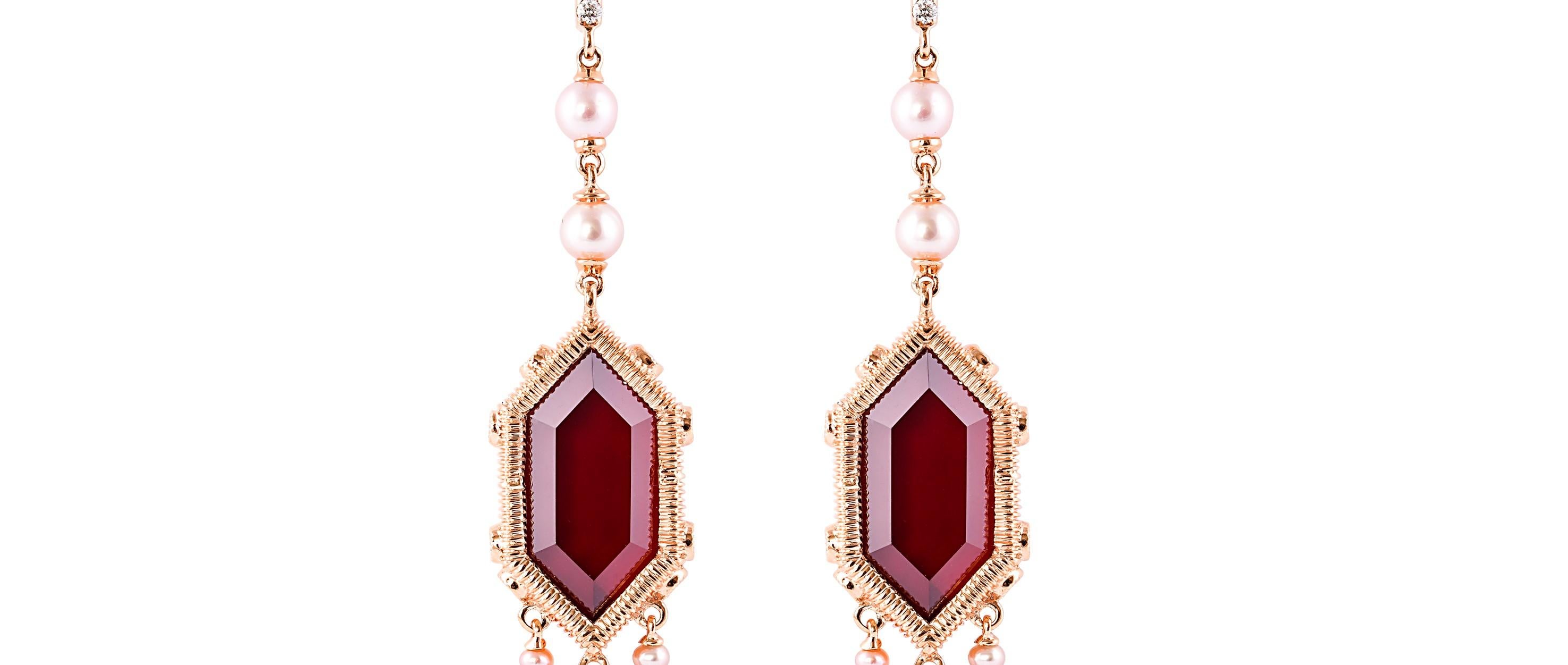 Contemporain Boucles d'oreilles en or rose 18 carats avec grenat rouge 23,42 carats, diamants et perles en vente