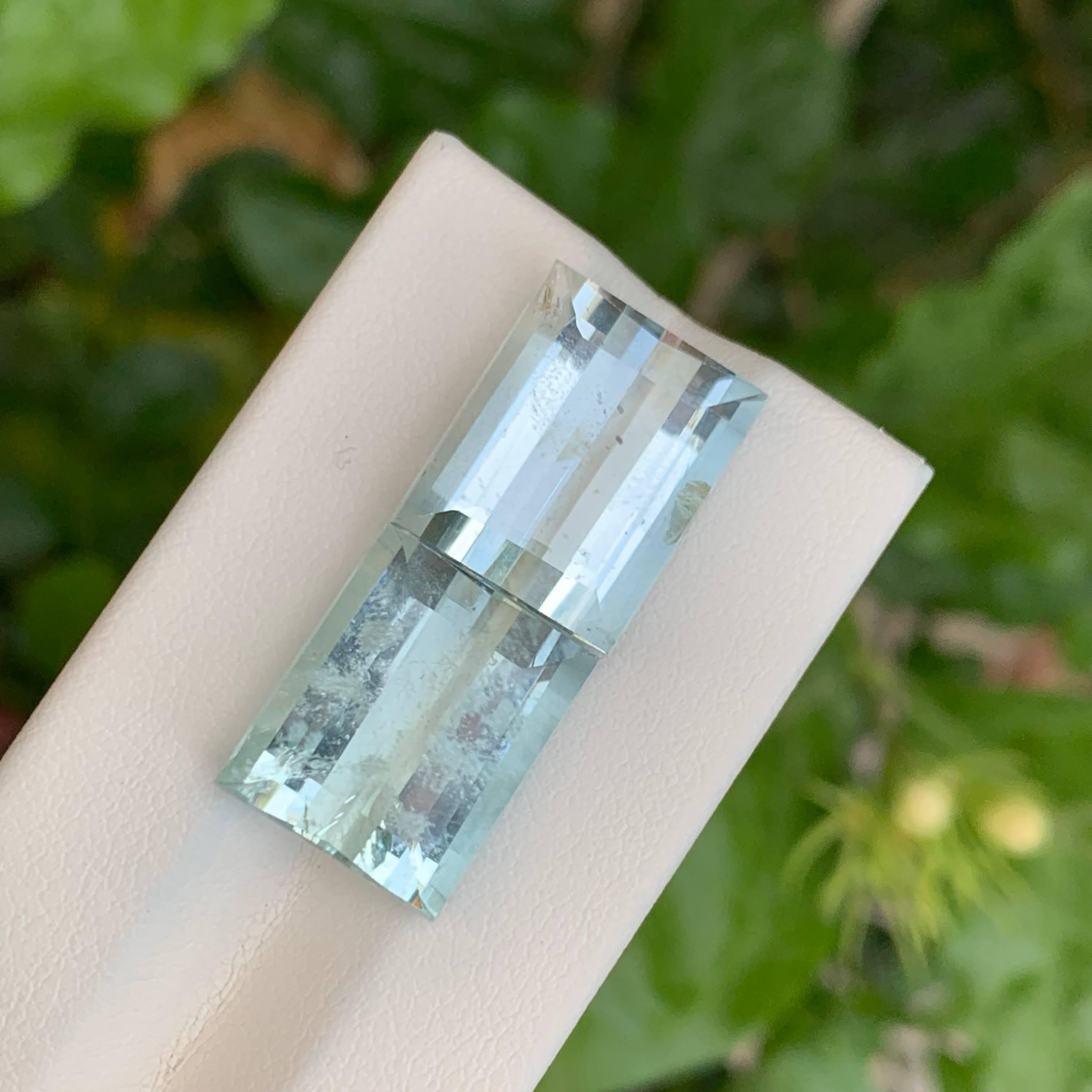 Paire d'aigue-marines bleu clair de 23,45 carats, pierre précieuse naturelle pakistanaise de taille baguette Unisexe en vente