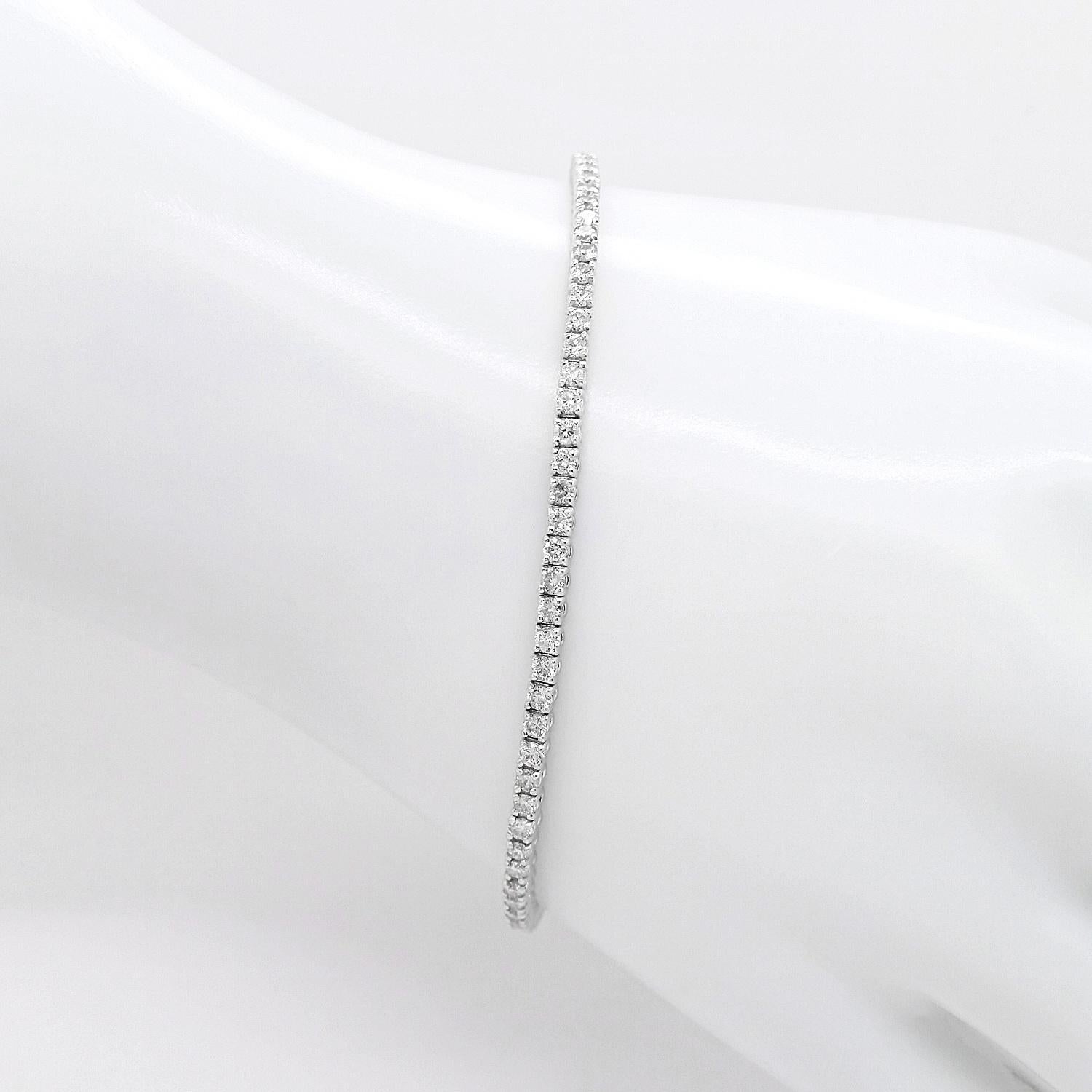 2.34ct Natural Diamond D-F Tennis Bracelet In New Condition In Ramat Gan, IL