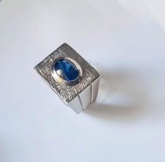2,34 Karat Oval Tiefblauer Saphir Sterlingsilber Siegelring