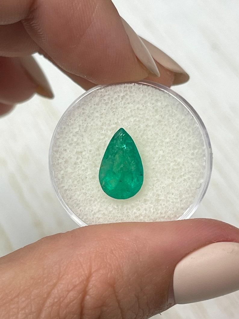 Smeraldo colombiano verde ricco da 2,35 carati 12x8 - Pietra di maggio a goccia con taglio a pera in vendita 1