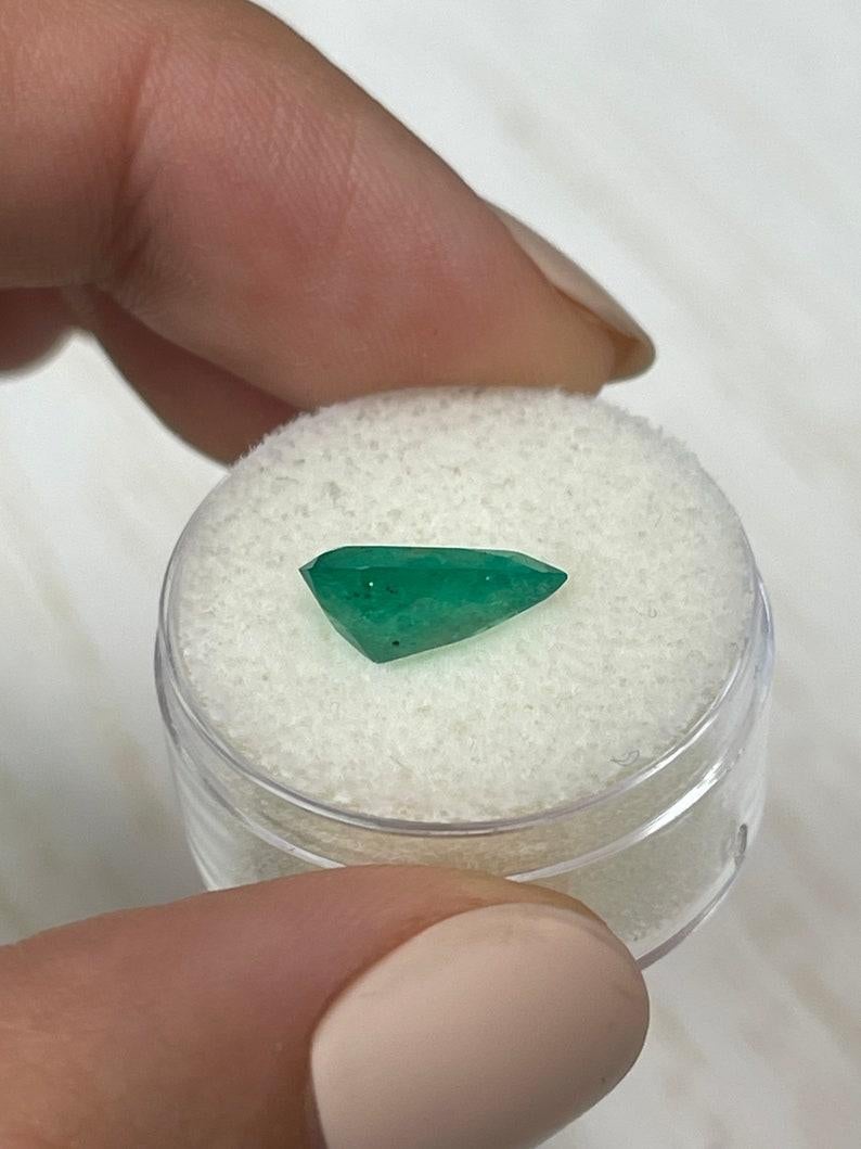 Smeraldo colombiano verde ricco da 2,35 carati 12x8 - Pietra di maggio a goccia con taglio a pera in vendita 2