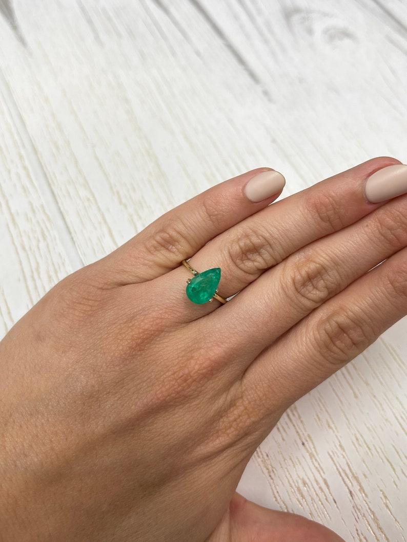Smeraldo colombiano verde ricco da 2,35 carati 12x8 - Pietra di maggio a goccia con taglio a pera in vendita 3