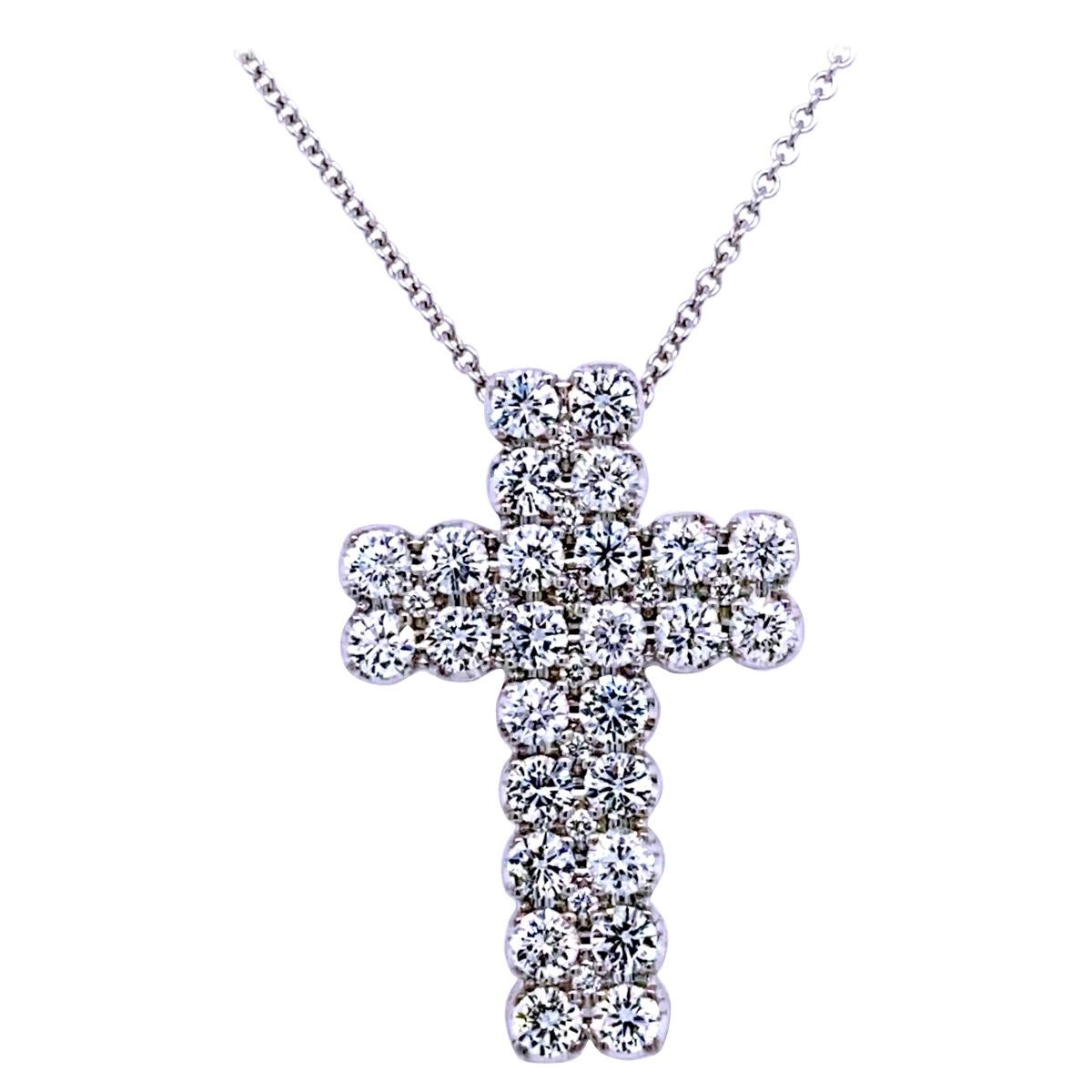 Pendentif croix en or 18 carats serti de diamants de 2,35 carats et pavé de U