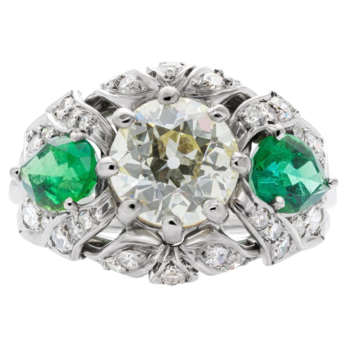 Anello con diamante da 2,35 carati e smeraldo da 1,41 carati in oro bianco 9 carati in vendita