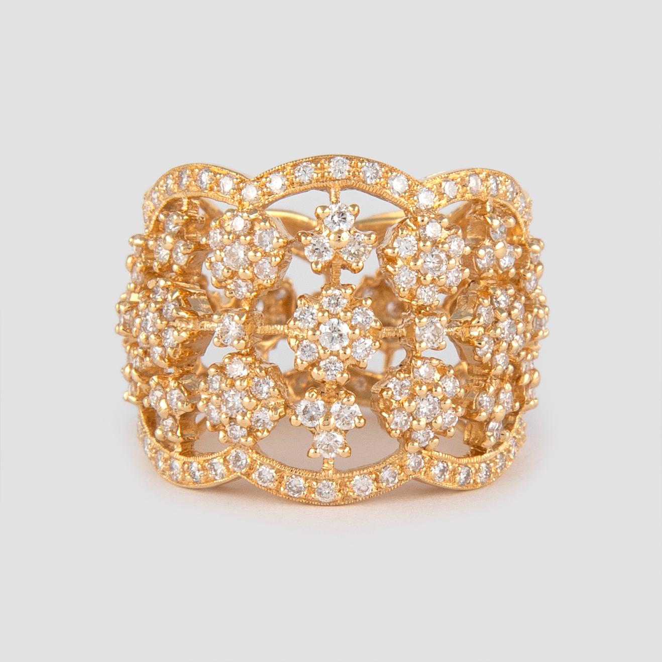 Women's 2.35 Carat Diamond and 18 Karat Yellow Gold Cocktail Ring For Sale
