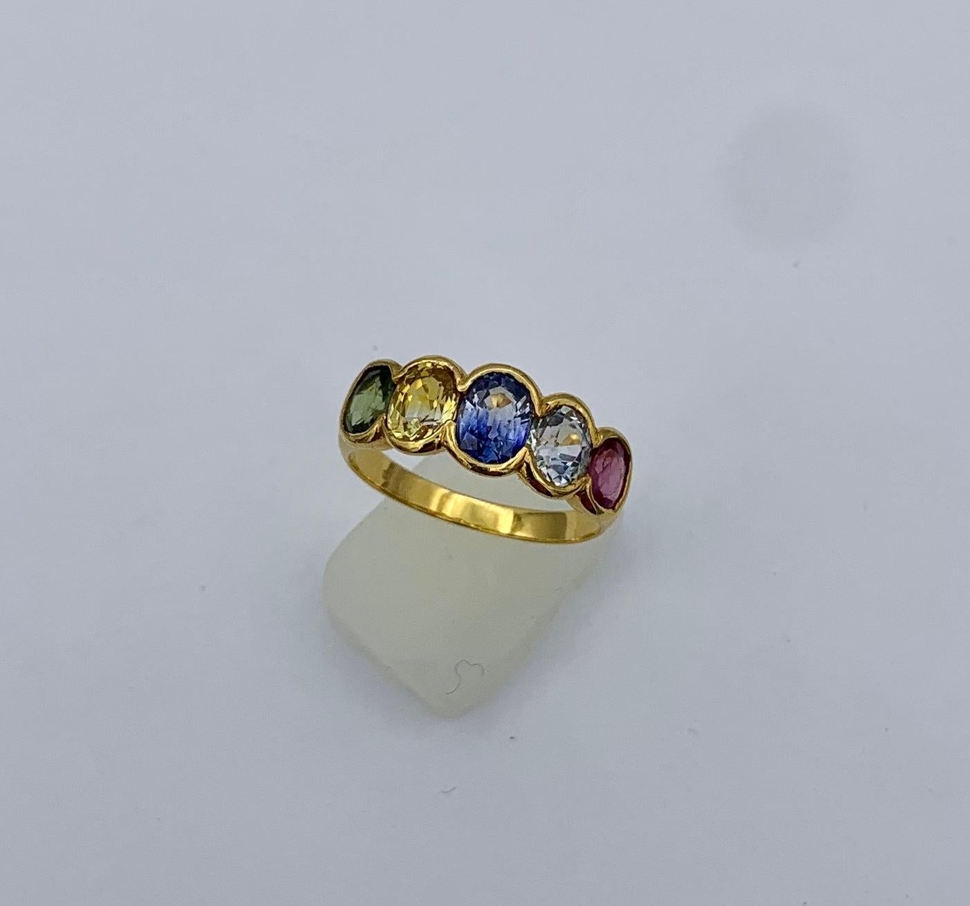 Women's 2.35 Carat Multicolor Sapphire Ring Green Yellow Blue Pink Sapphires Gold For Sale