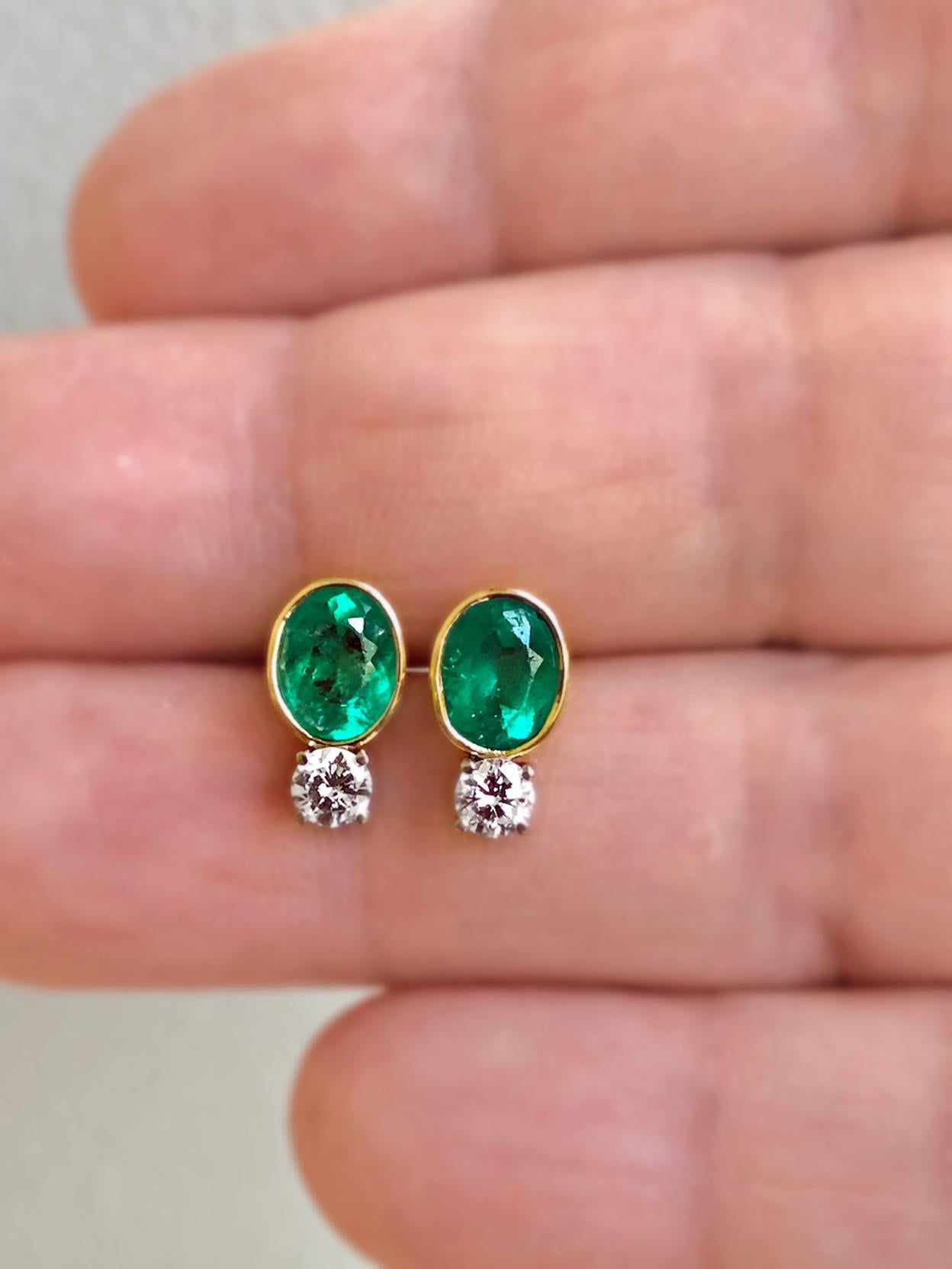 Art Deco 2.35 Carat Natural Colombian Emerald Diamond Stud Earrings 18 Karat