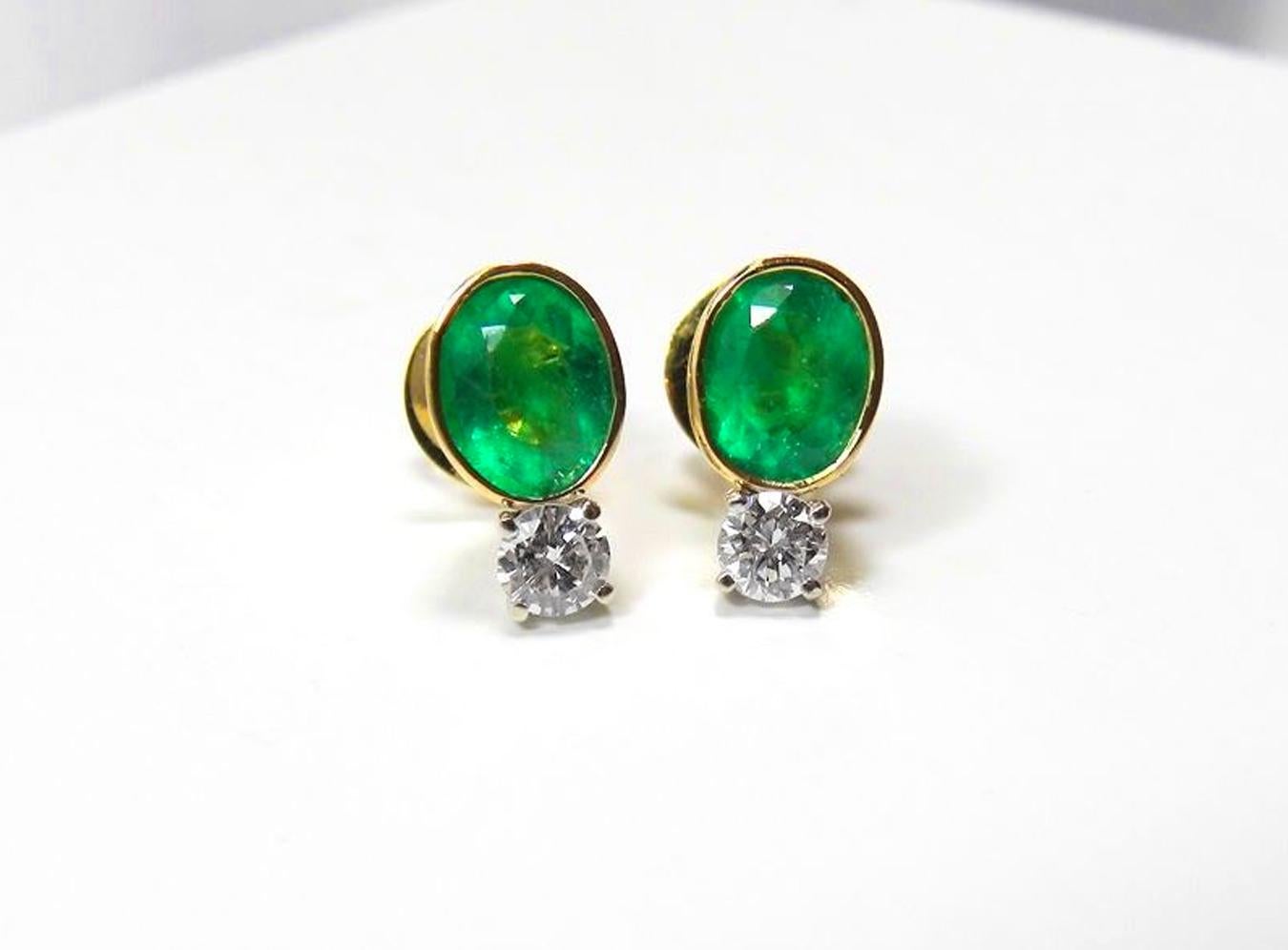 Round Cut 2.35 Carat Natural Colombian Emerald Diamond Stud Earrings 18 Karat