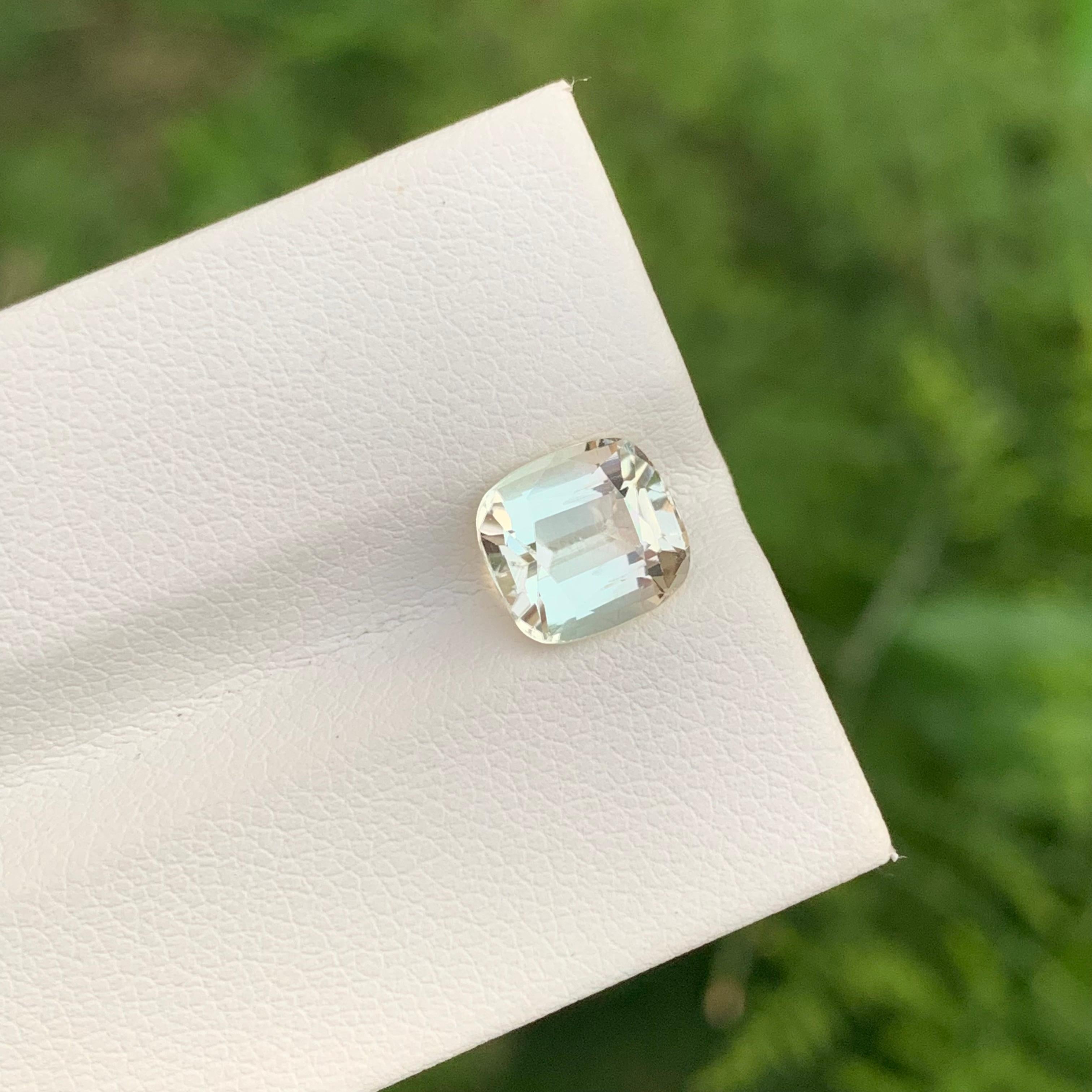 Tourmaline naturelle non sertie de 2,35 carats de couleur crème en forme de coussin pour bague en vente 5