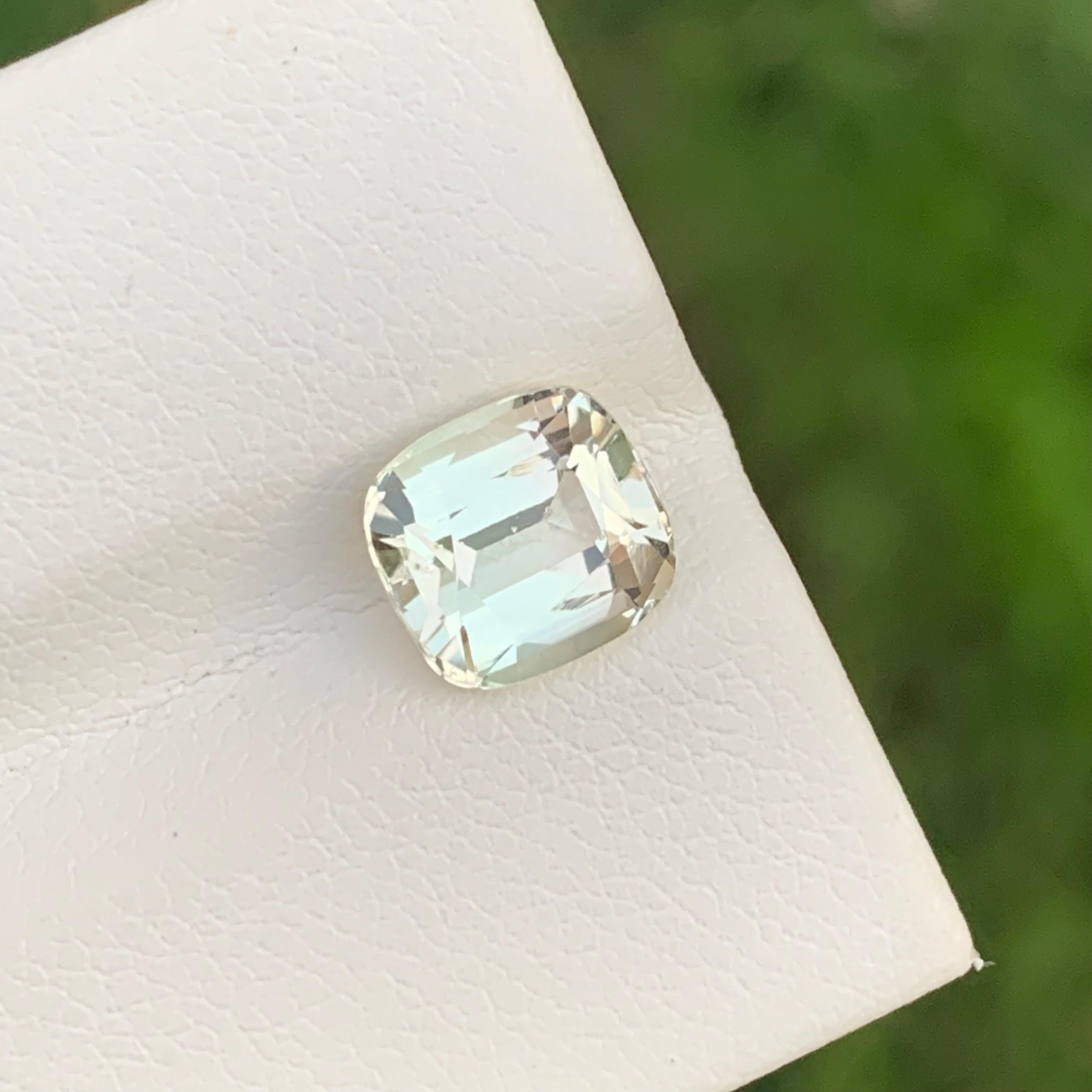 Tourmaline naturelle non sertie de 2,35 carats de couleur crème en forme de coussin pour bague Neuf - En vente à Peshawar, PK