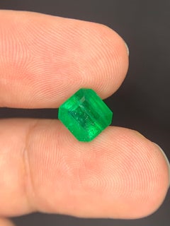 Gemma di smeraldo naturale sciolta da 2.35 carati proveniente dalla Valle dello Swat, Pakistan