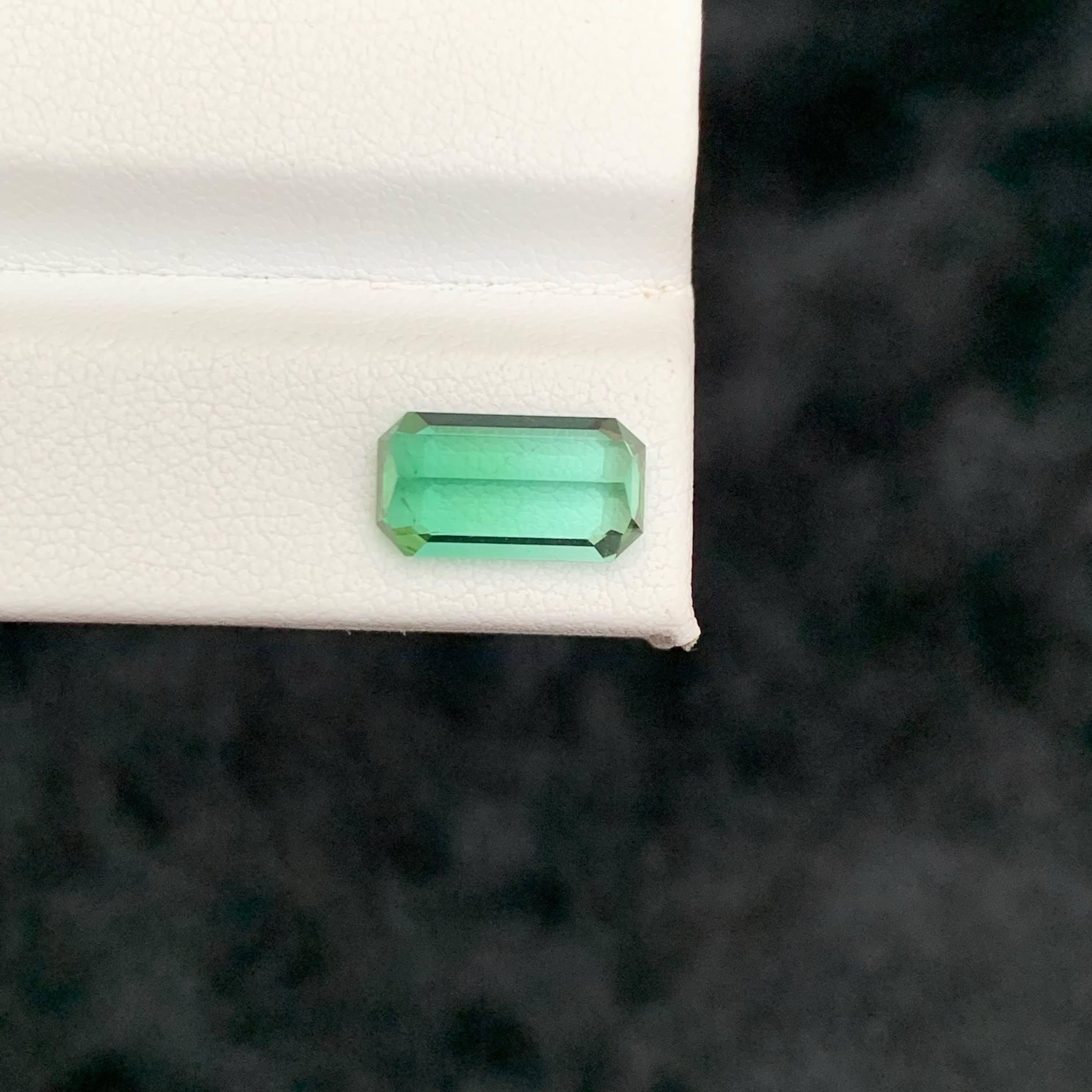 2.35 Carat Natural Loose Lagoon Green Tourmaline Emerald Cut Afghan Gemstone (pierre précieuse afghane) Neuf - En vente à Bangkok, TH