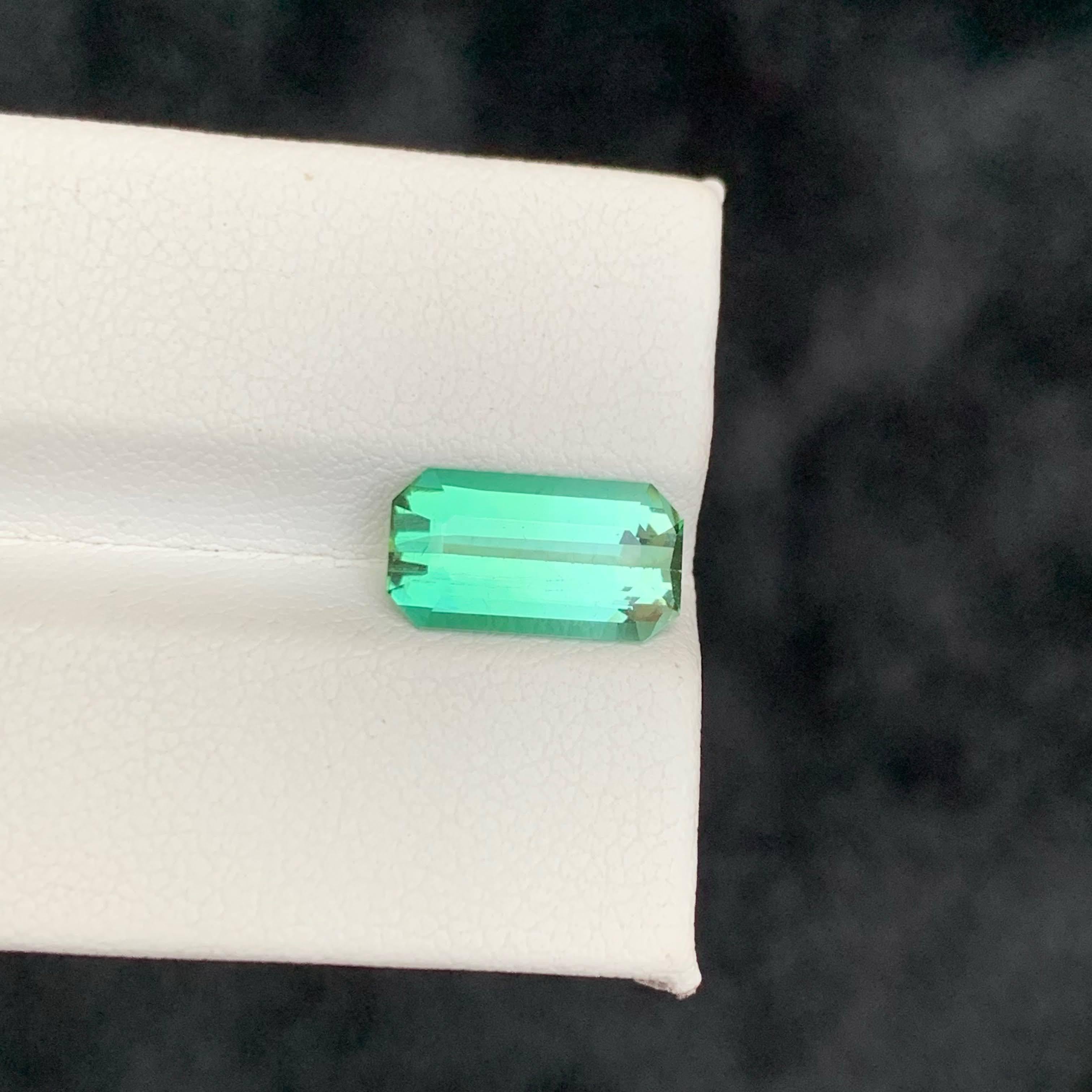 2.35 Carat Natural Loose Lagoon Green Tourmaline Emerald Cut Afghan Gemstone (pierre précieuse afghane) en vente 2