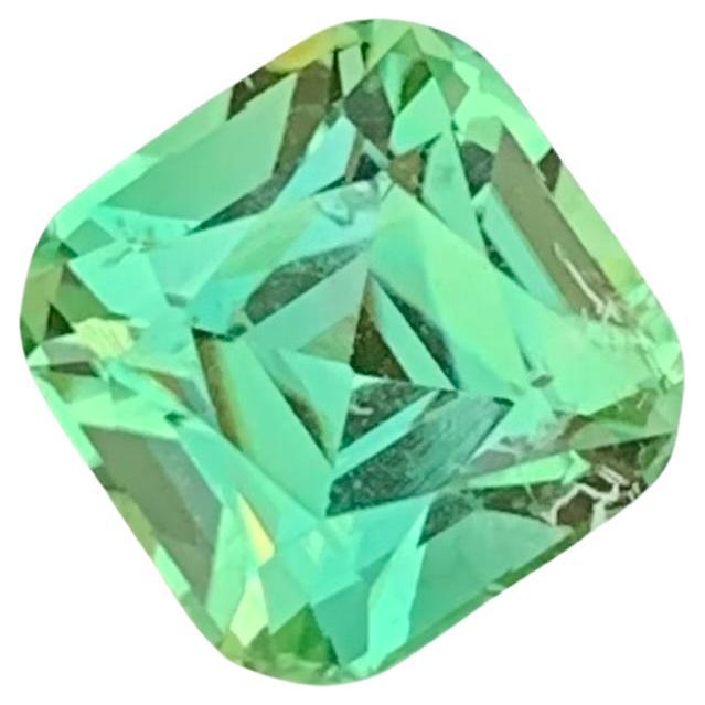 Gema natural suelta de turmalina verde claro de 2,35 quilates, forma cuadrada perfecta