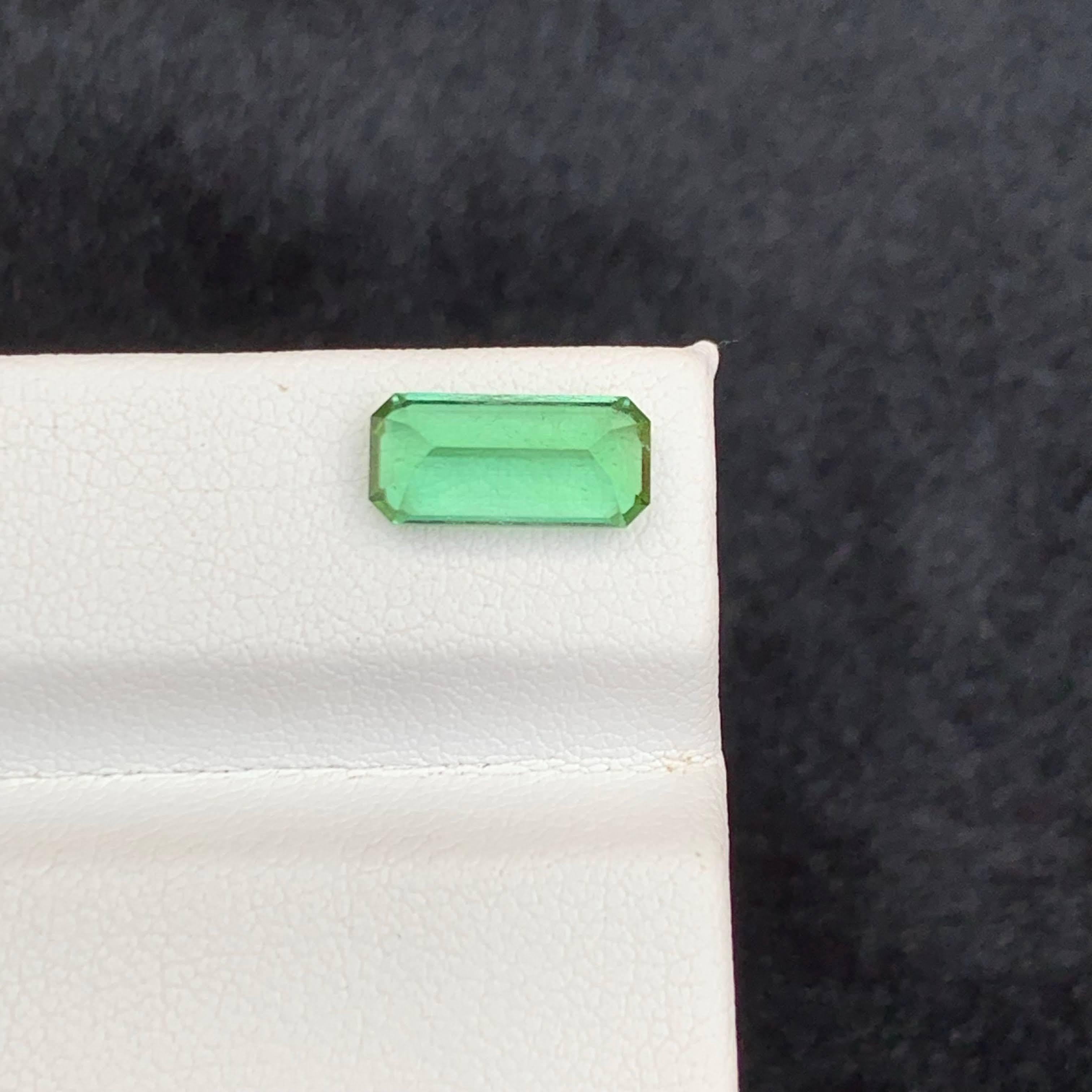 2.35 Carat Natural Loose Mint Green Tourmaline Emerald Cut Afghan Gemstone (pierre précieuse afghane) en vente 4