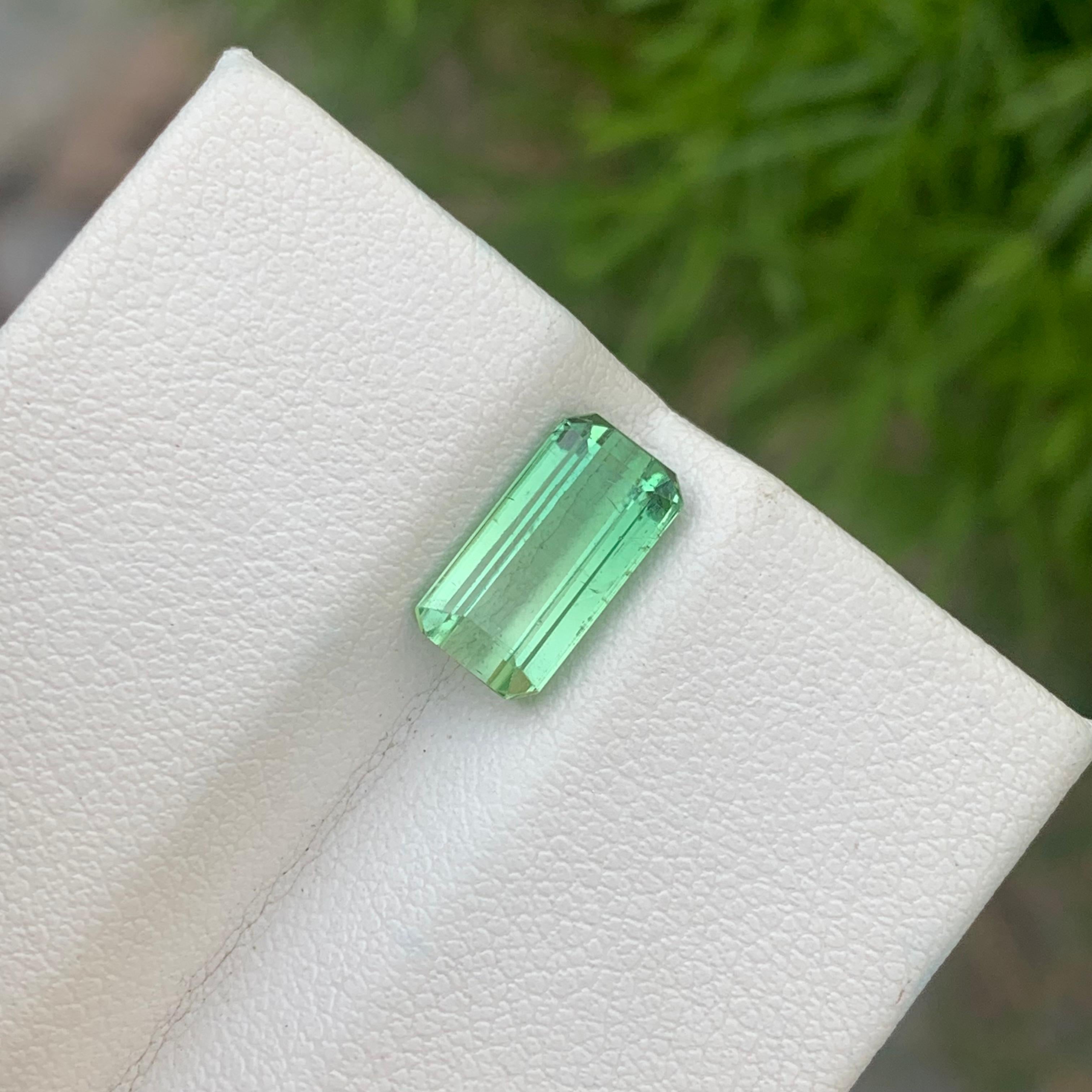 2.35 Carat Natural Loose Mint Green Tourmaline Emerald Shape Gem For Ring  In New Condition For Sale In Peshawar, PK