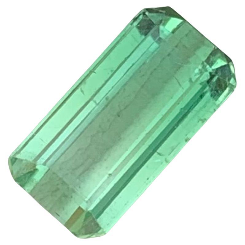 Tourmaline verte menthe naturelle non sertie de 2,35 carats en forme d'émeraude pour bague 