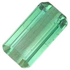 Tourmaline verte menthe naturelle non sertie de 2,35 carats en forme d'émeraude pour bague 