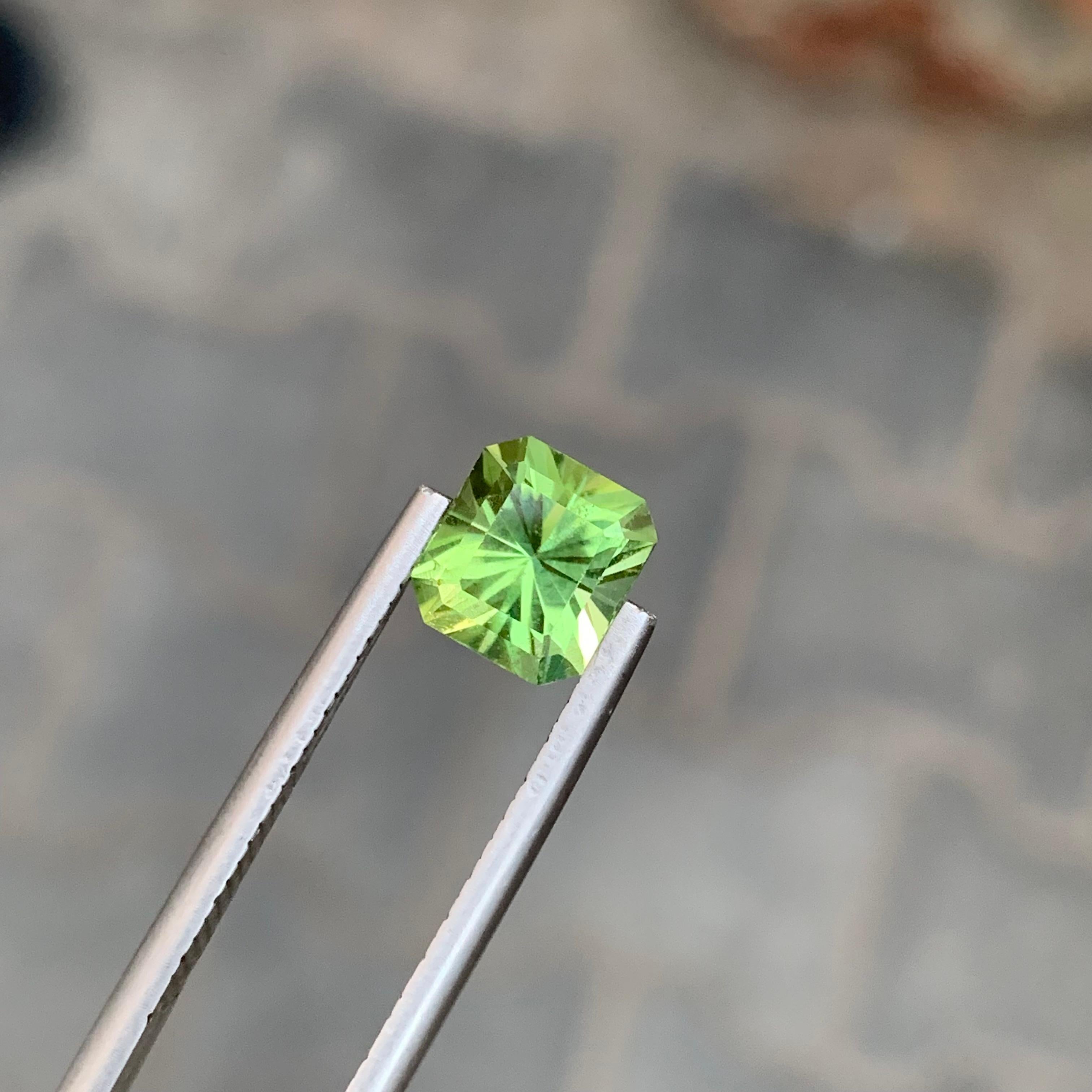 2.35 Carats Loose Fancy Cut Peridot Pakistan Mine In New Condition For Sale In Peshawar, PK