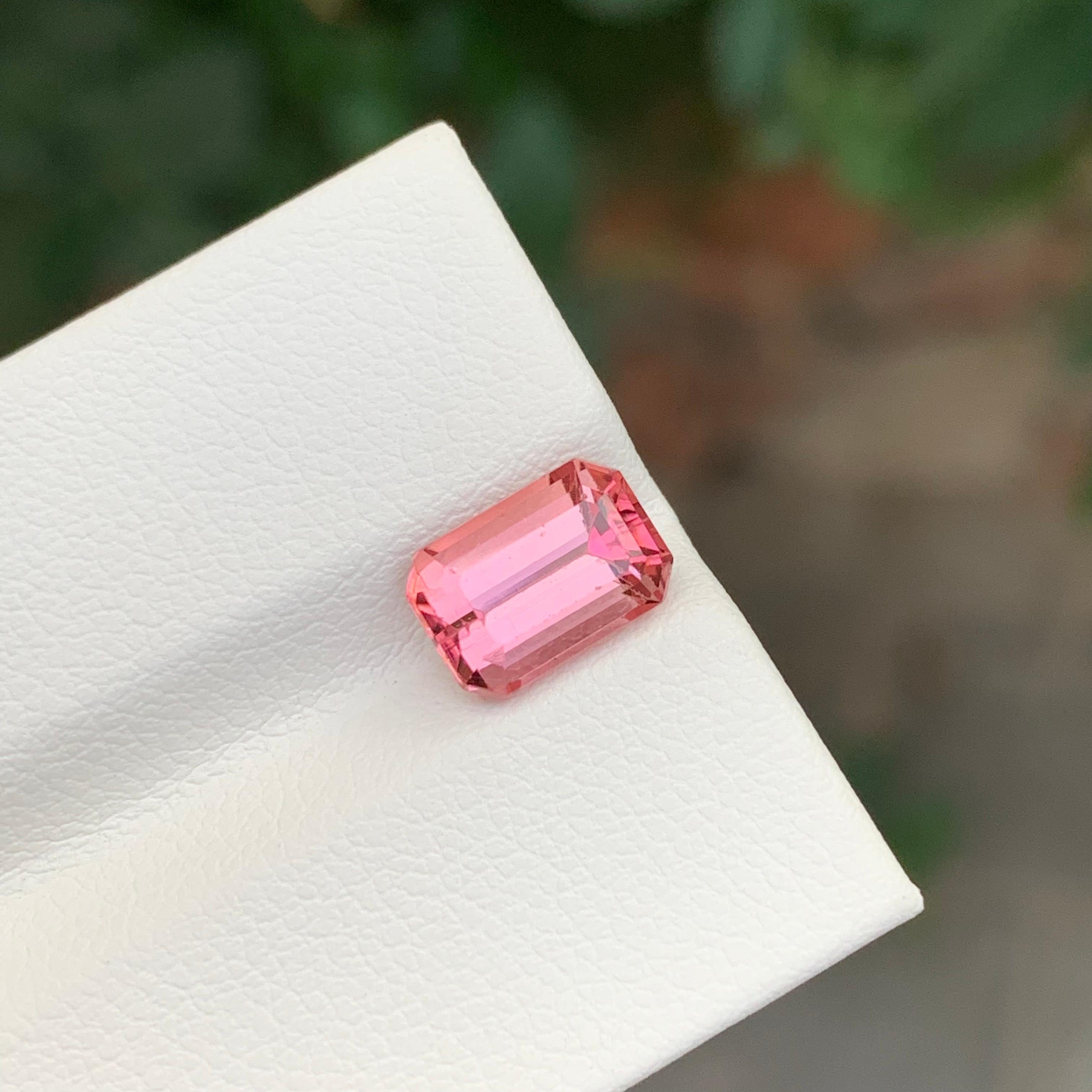 Arts and Crafts Anello con tormalina rosa naturale sciolta da 2,35 carati in vendita