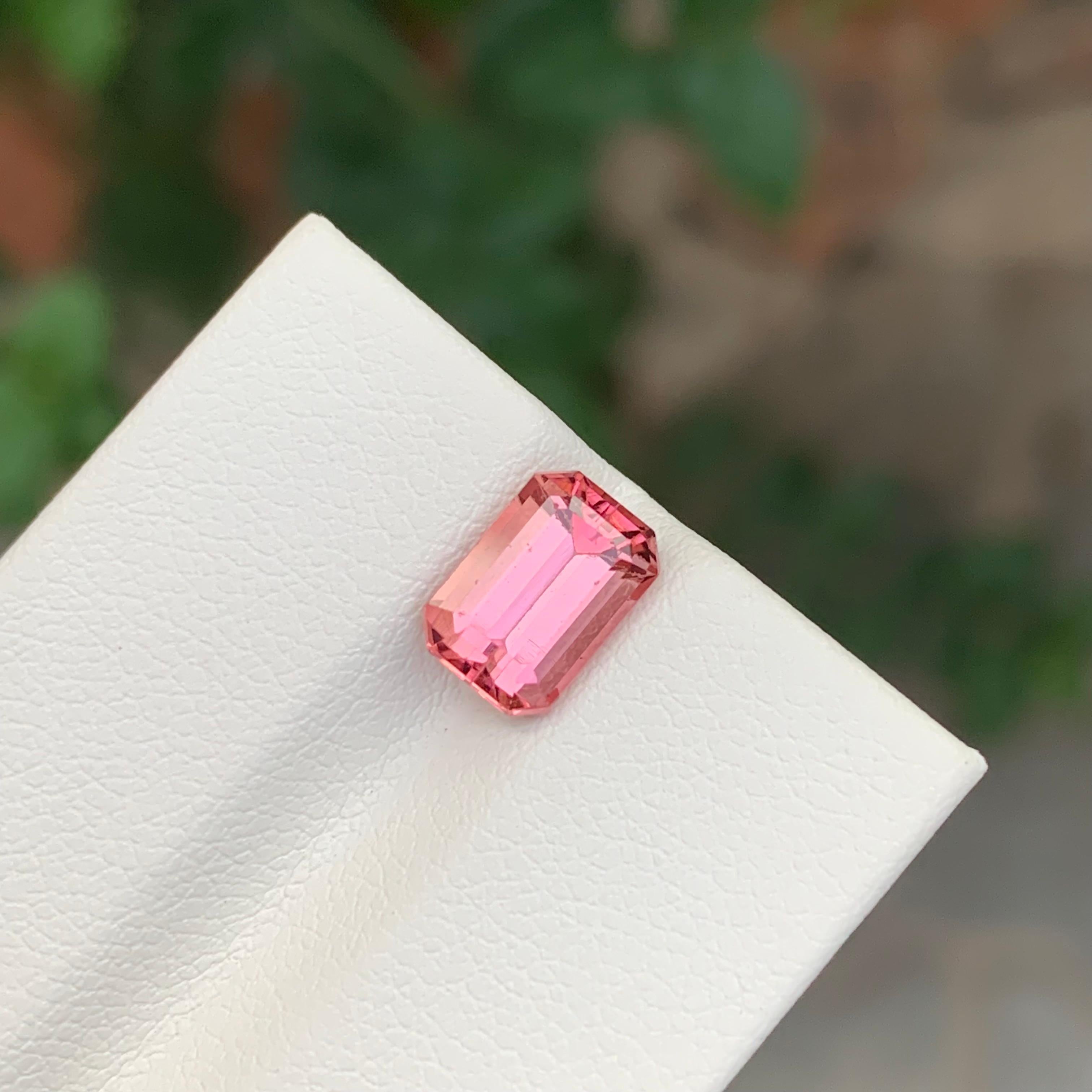 Anello con tormalina rosa naturale sciolta da 2,35 carati in vendita 1