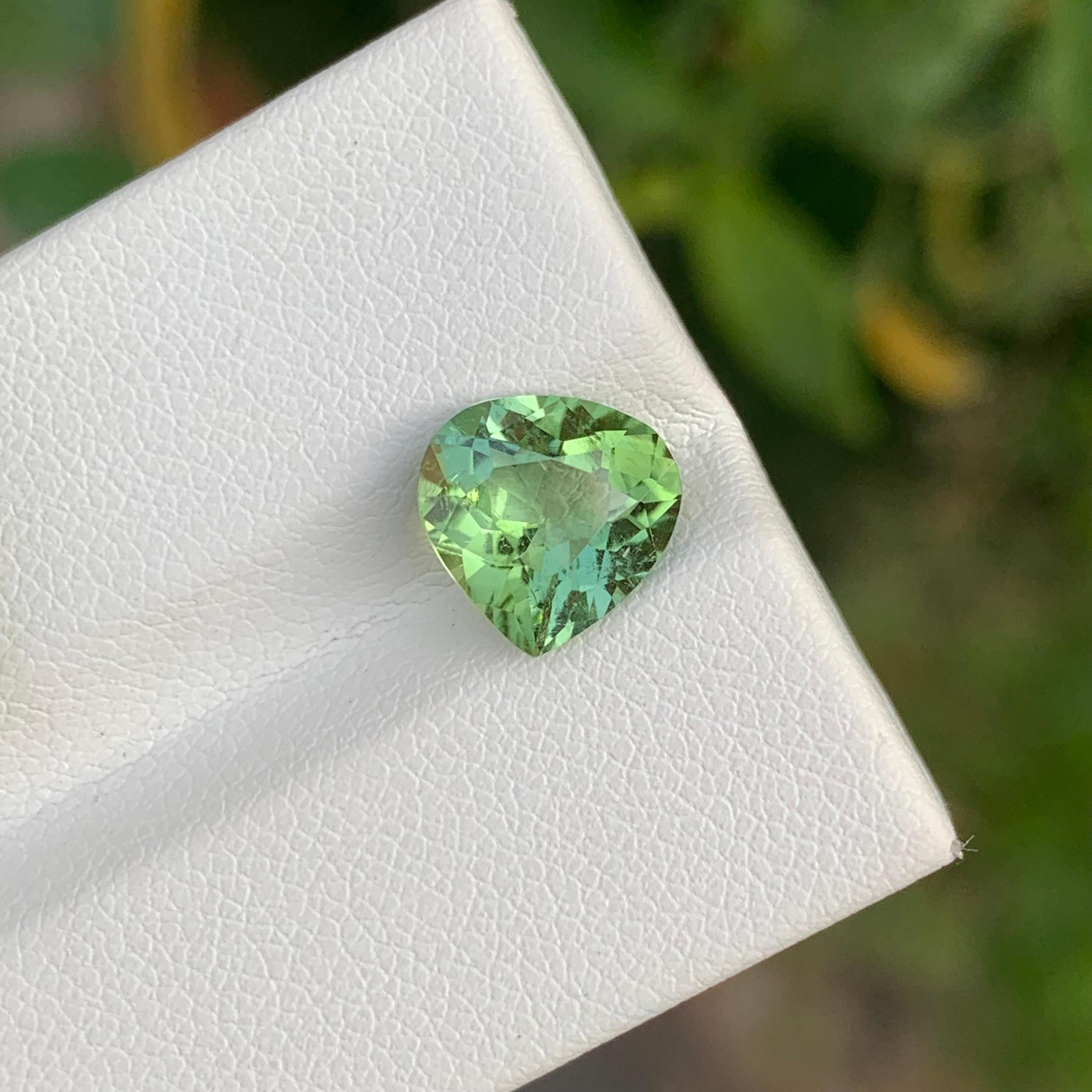 2.35 Carat Natural Mint Green Loose Tourmaline Pear Shape Gem For Jewellery In New Condition For Sale In Peshawar, PK