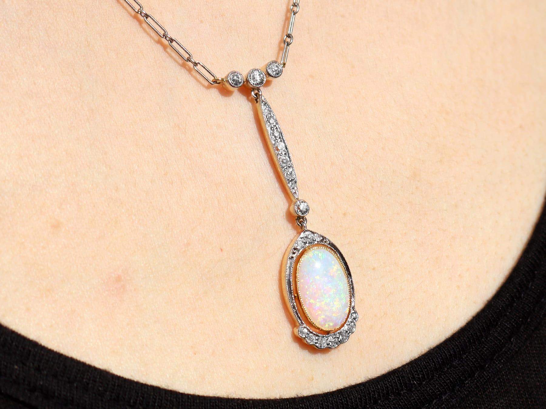 Pendentif en or jaune 18 carats, opale de 2,35 carats et diamants de 0,60 carat, c. 1920 en vente 4