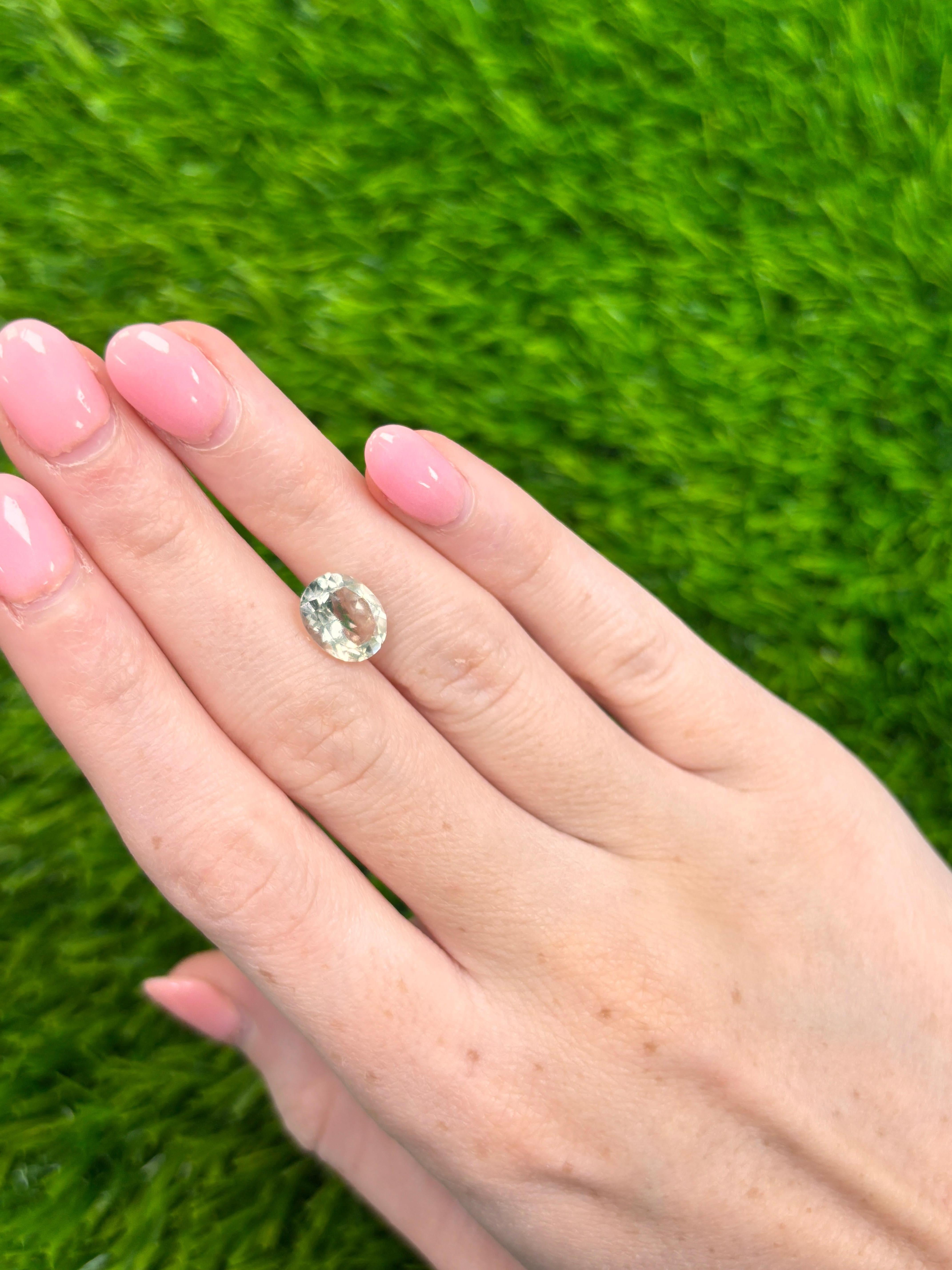 2,35 Karat Oval-Schliff Natürlicher Weichgrüner Amethyst Lose Edelstein im Zustand „Neu“ im Angebot in GREAT NECK, NY