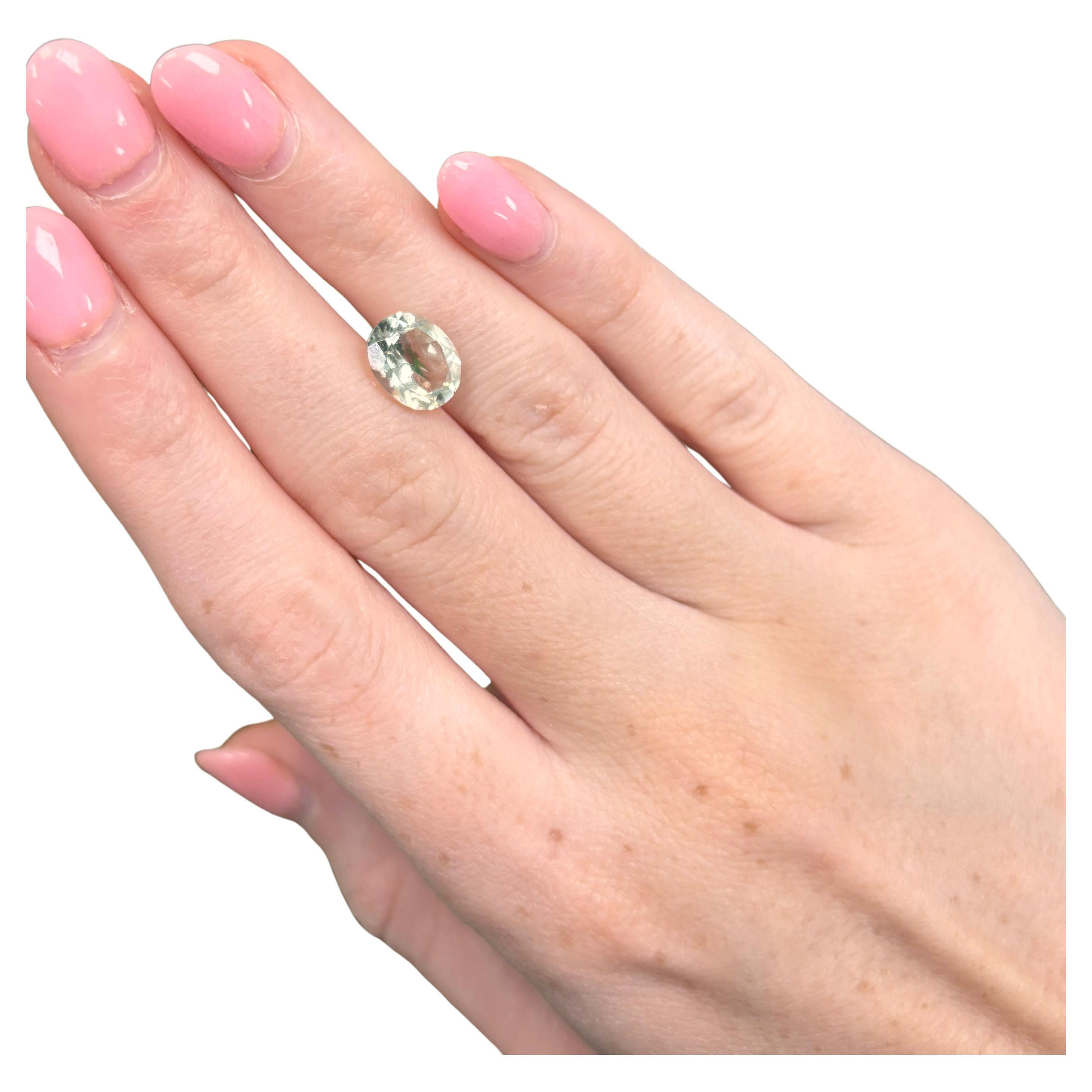 2,35 Karat Oval-Schliff Natürlicher Weichgrüner Amethyst Lose Edelstein