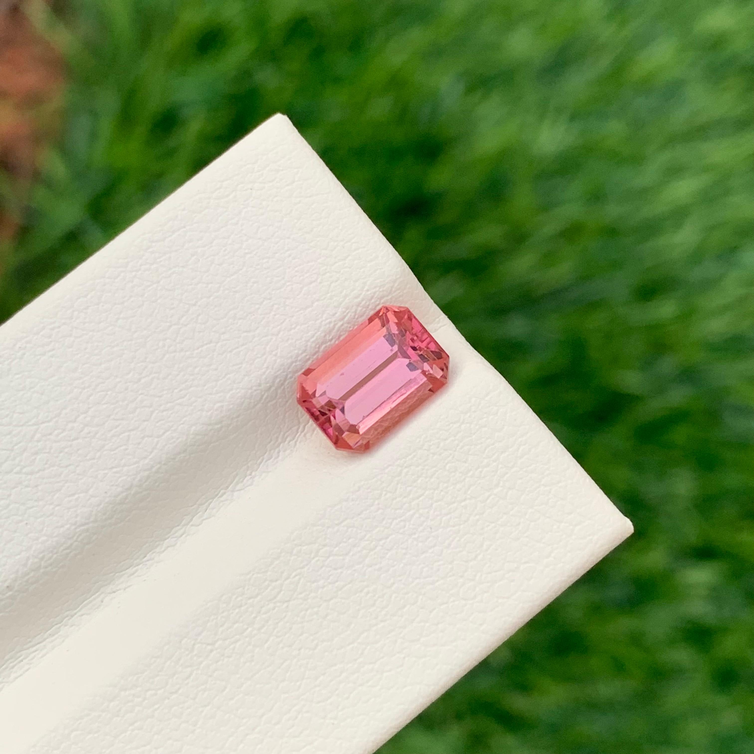 2.35 Carat Pretty Loose Pink Tourmaline Emerald Shape Gemstone (pierre précieuse en forme d'émeraude) Neuf - En vente à Peshawar, PK