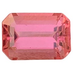 2,35 quilates Gema suelta de turmalina rosa en forma de esmeralda