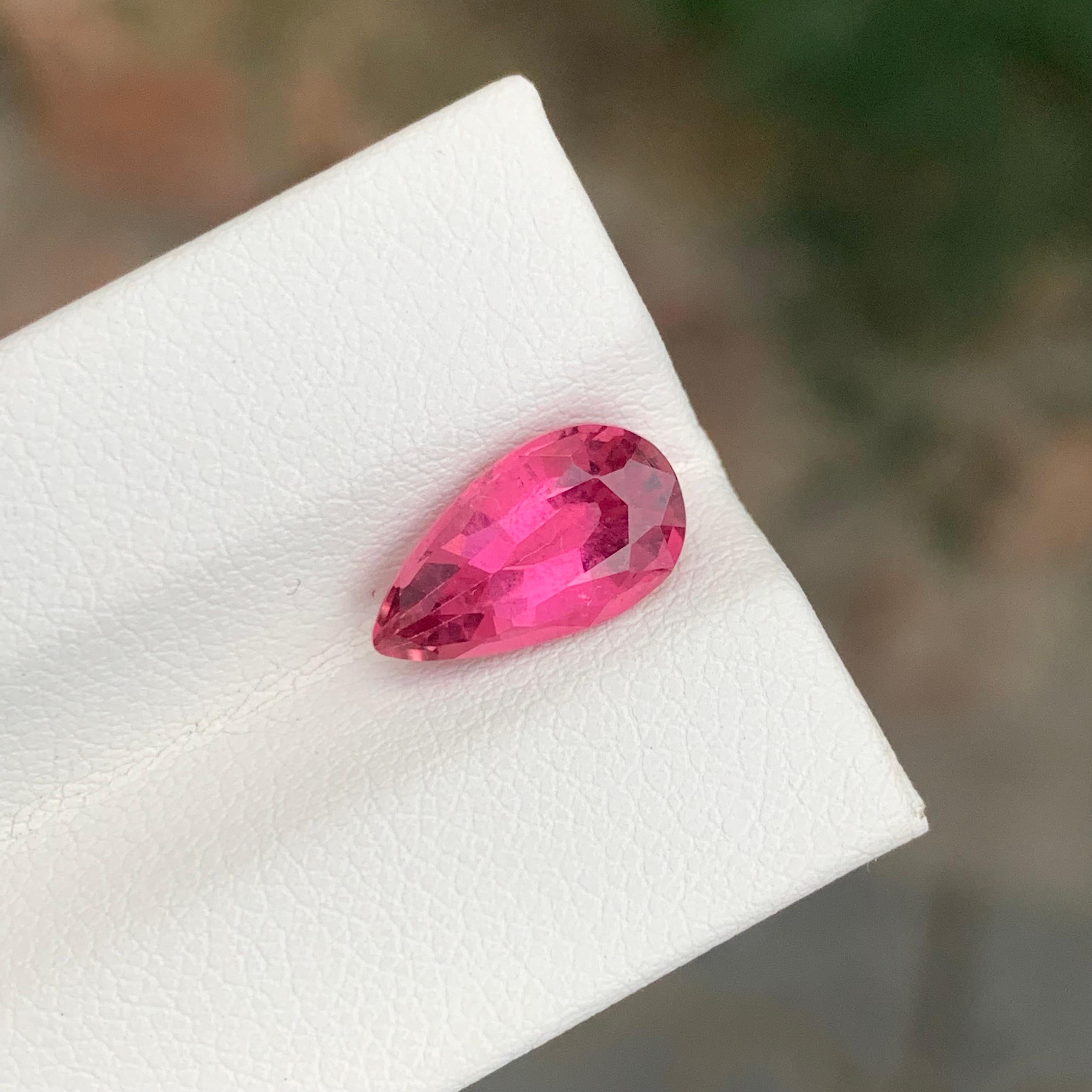 Taille poire 2.35 Carat Pretty Loose Rubellite Tourmaline Pear Shape Gemstone (pierre précieuse en forme de poire) en vente