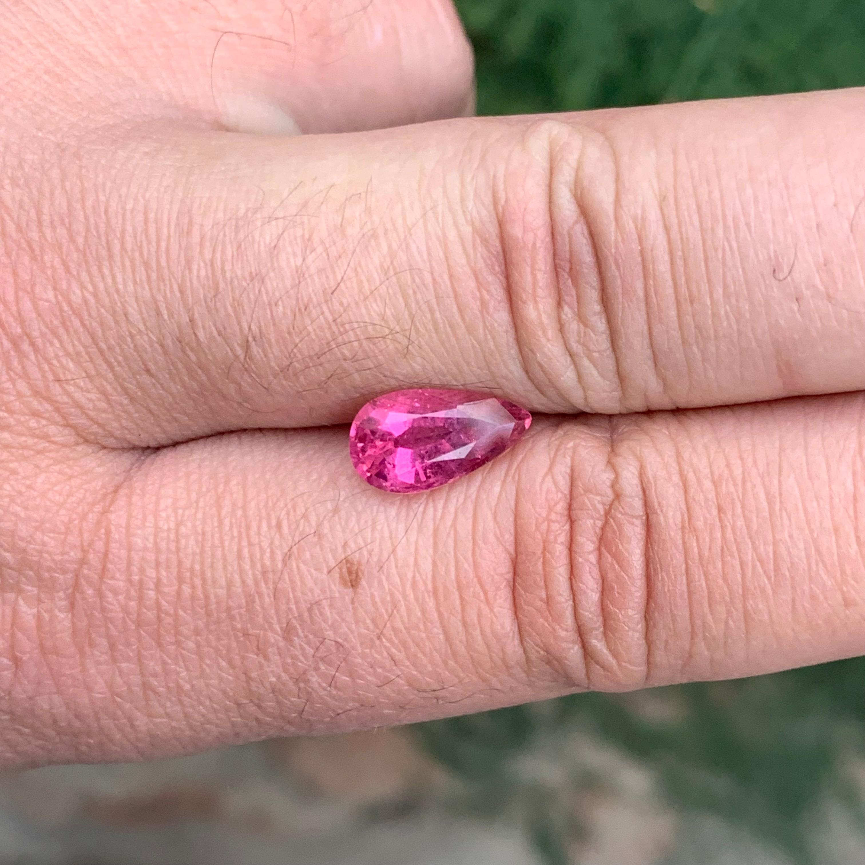2.35 Carat Pretty Loose Rubellite Tourmaline Pear Shape Gemstone (pierre précieuse en forme de poire) Neuf - En vente à Peshawar, PK