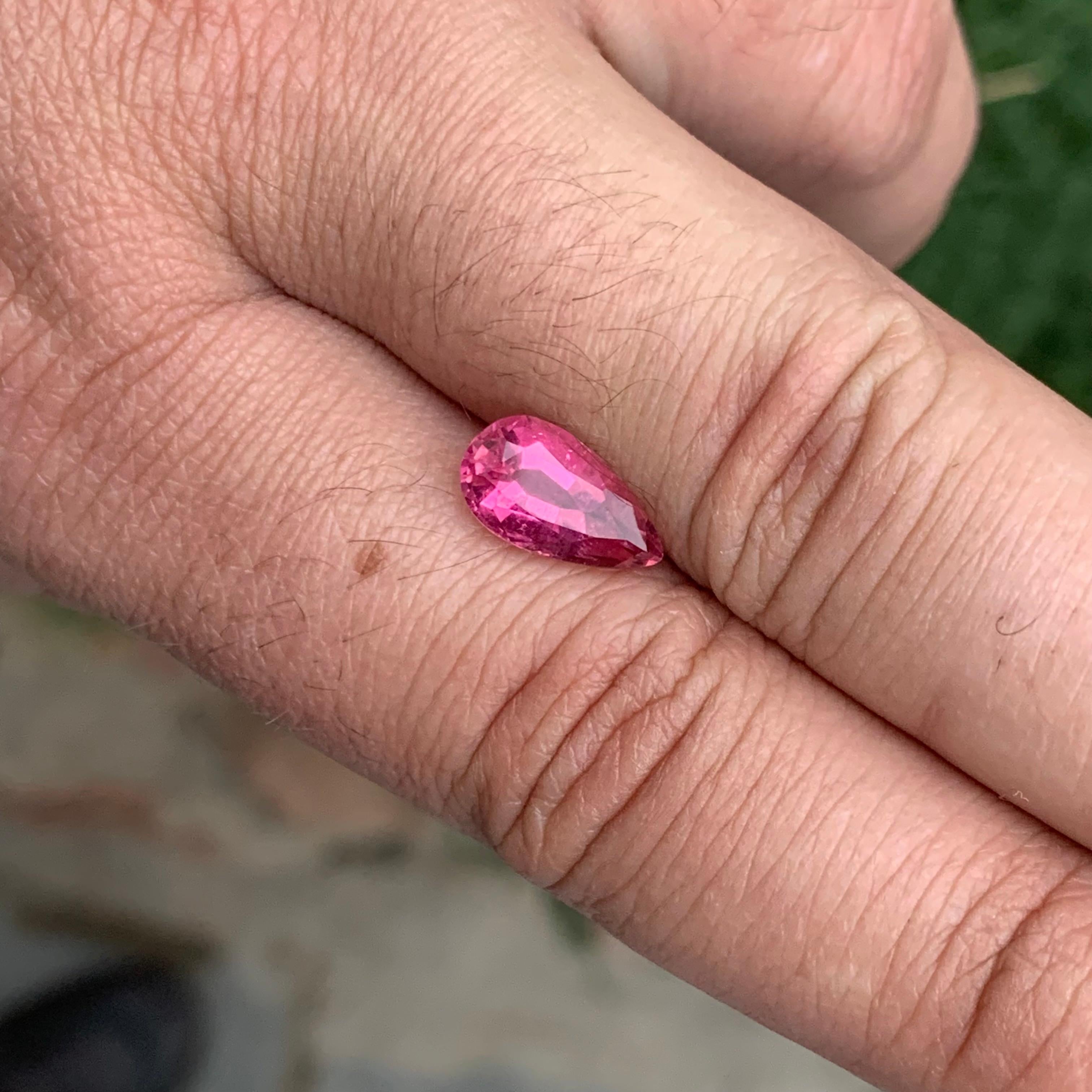 2.35 Carat Pretty Loose Rubellite Tourmaline Pear Shape Gemstone (pierre précieuse en forme de poire) en vente 2
