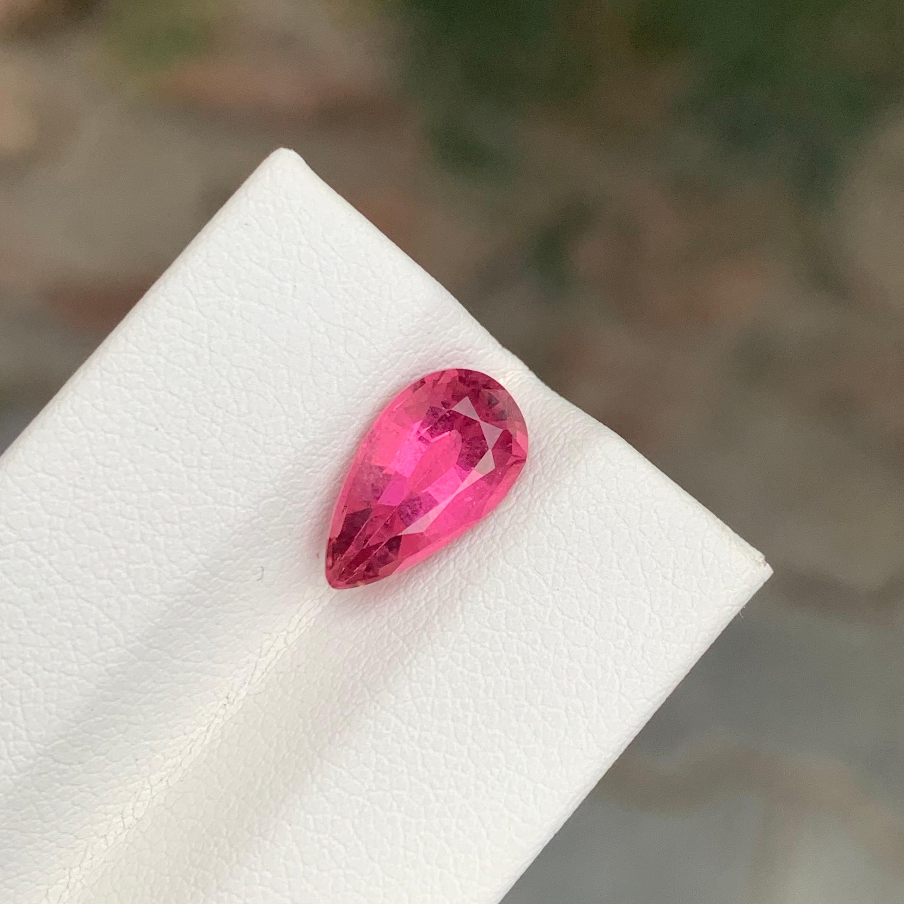 2.35 Carat Pretty Loose Rubellite Tourmaline Pear Shape Gemstone (pierre précieuse en forme de poire) en vente 3