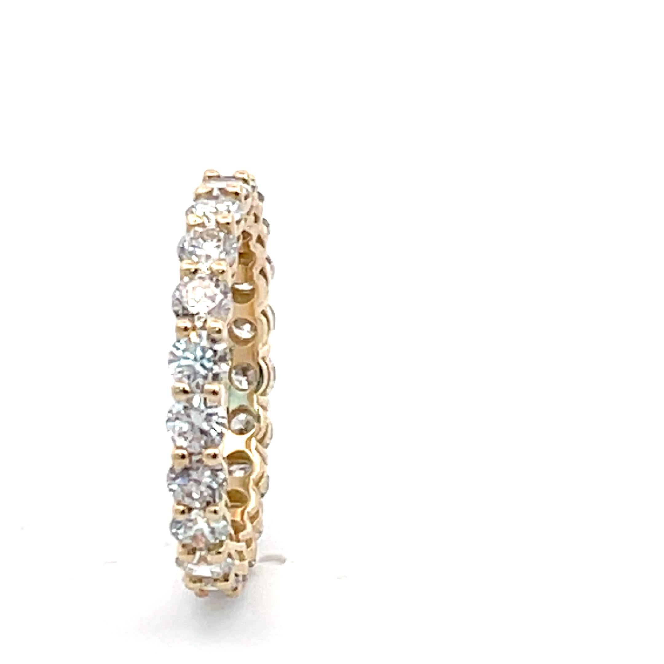 Contemporary 2.35 Carat Round Brilliant Cut Diamond Eternity Wedding Band in Yellow Gold For Sale