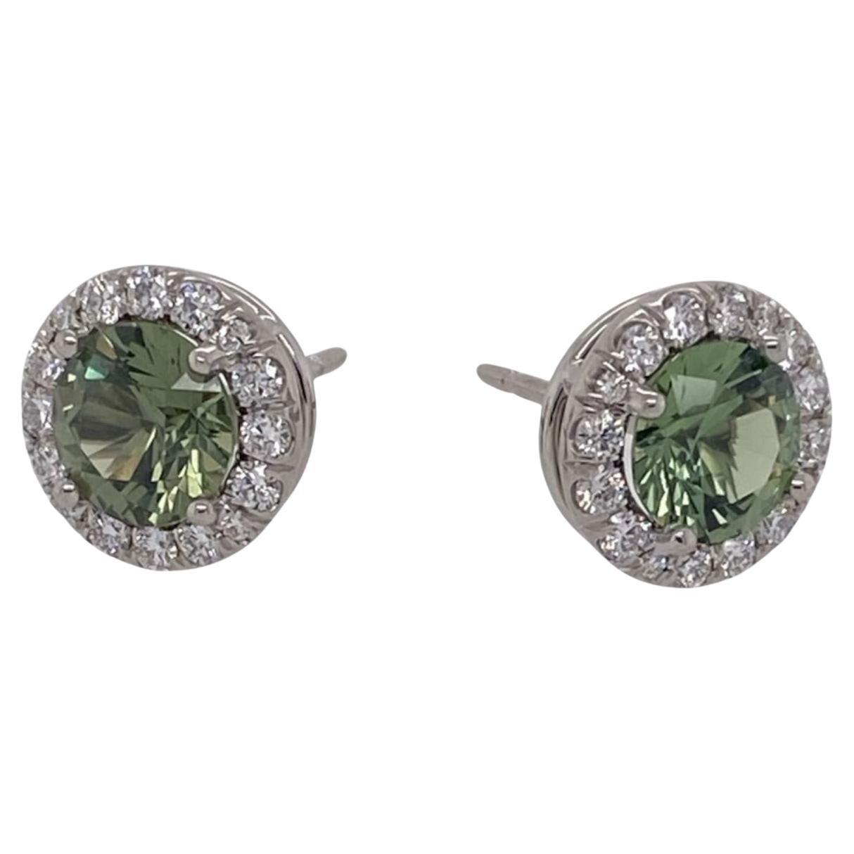 2,35 Karat runder grüner Saphir und Diamant Platin Halo Pushback Ohrringe