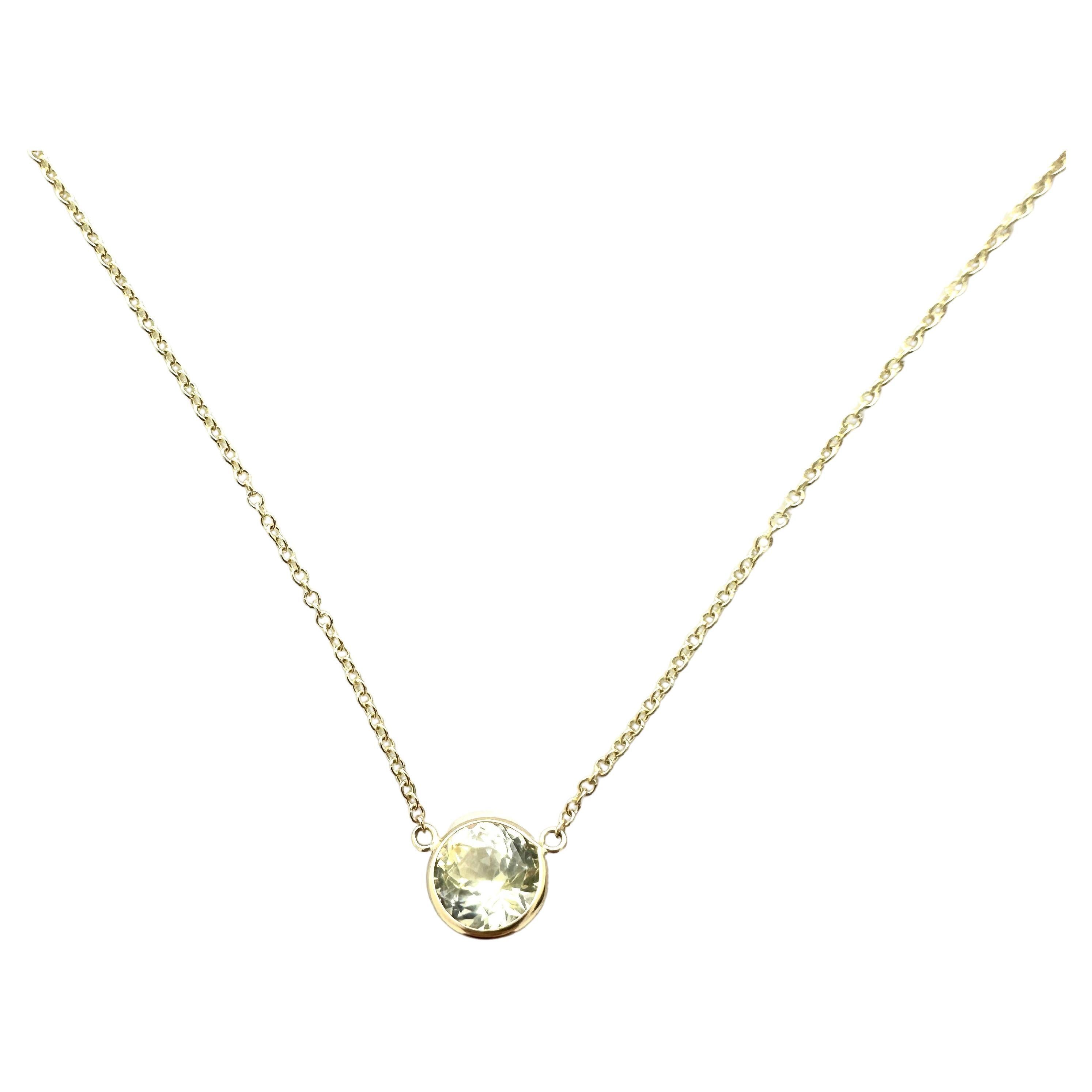 2.35 Carat Weight Yellow Sapphire Round Cut Solitaire Necklace in 14k YG en vente